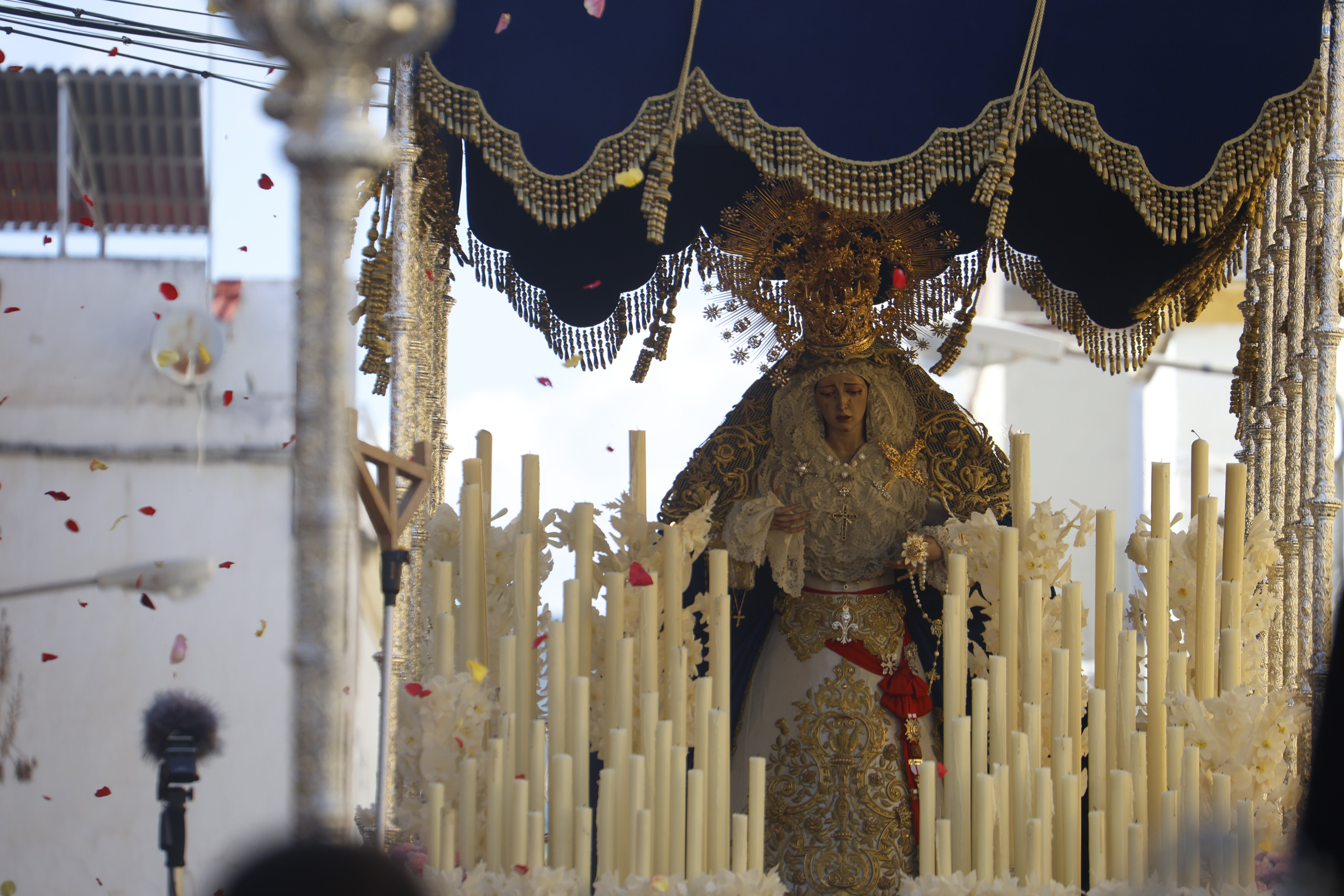 El emocionante paso de la hermandad de la Estrella por el Lunes Santo de Córdoba, en imágenes