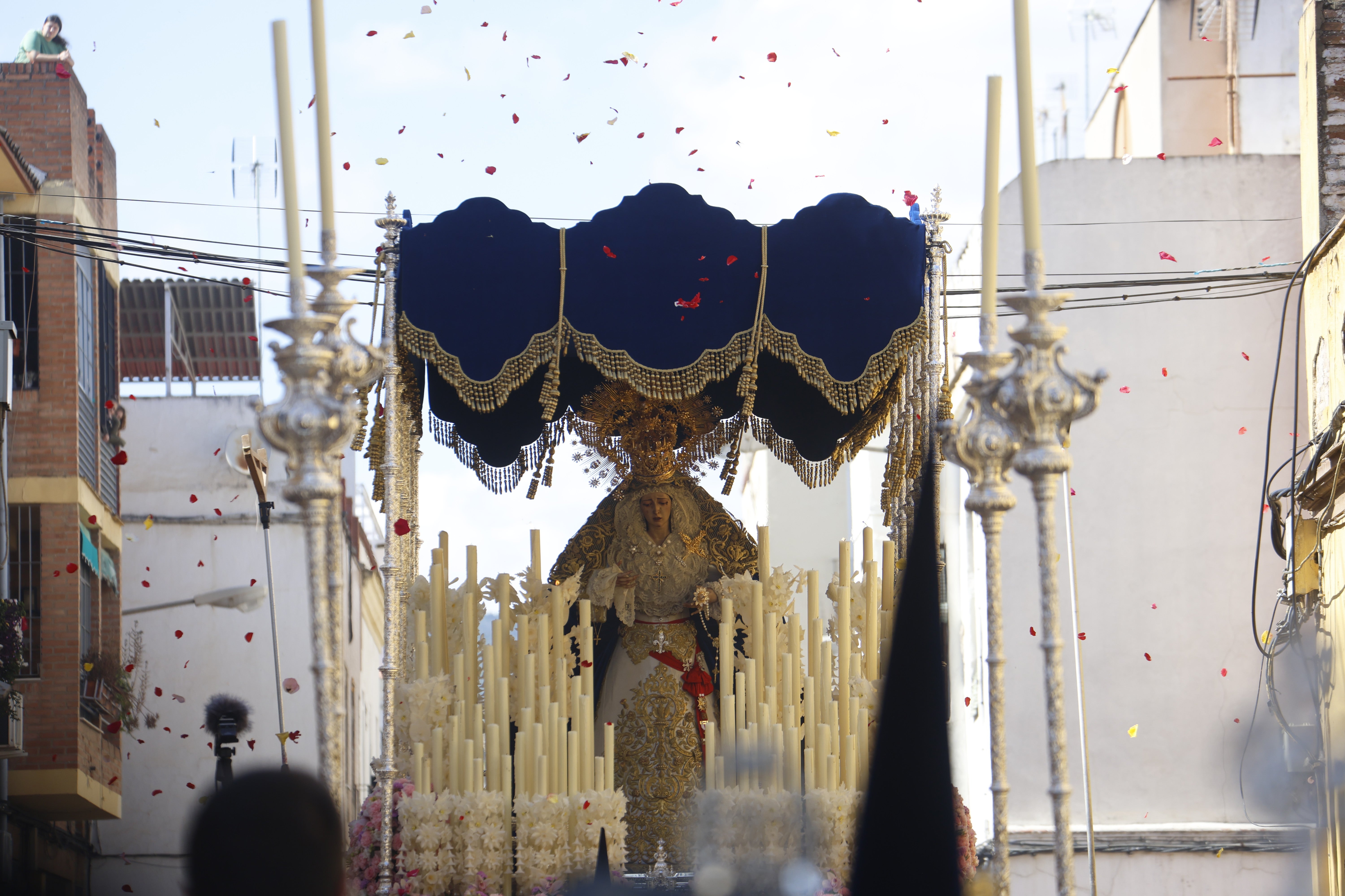 El emocionante paso de la hermandad de la Estrella por el Lunes Santo de Córdoba, en imágenes