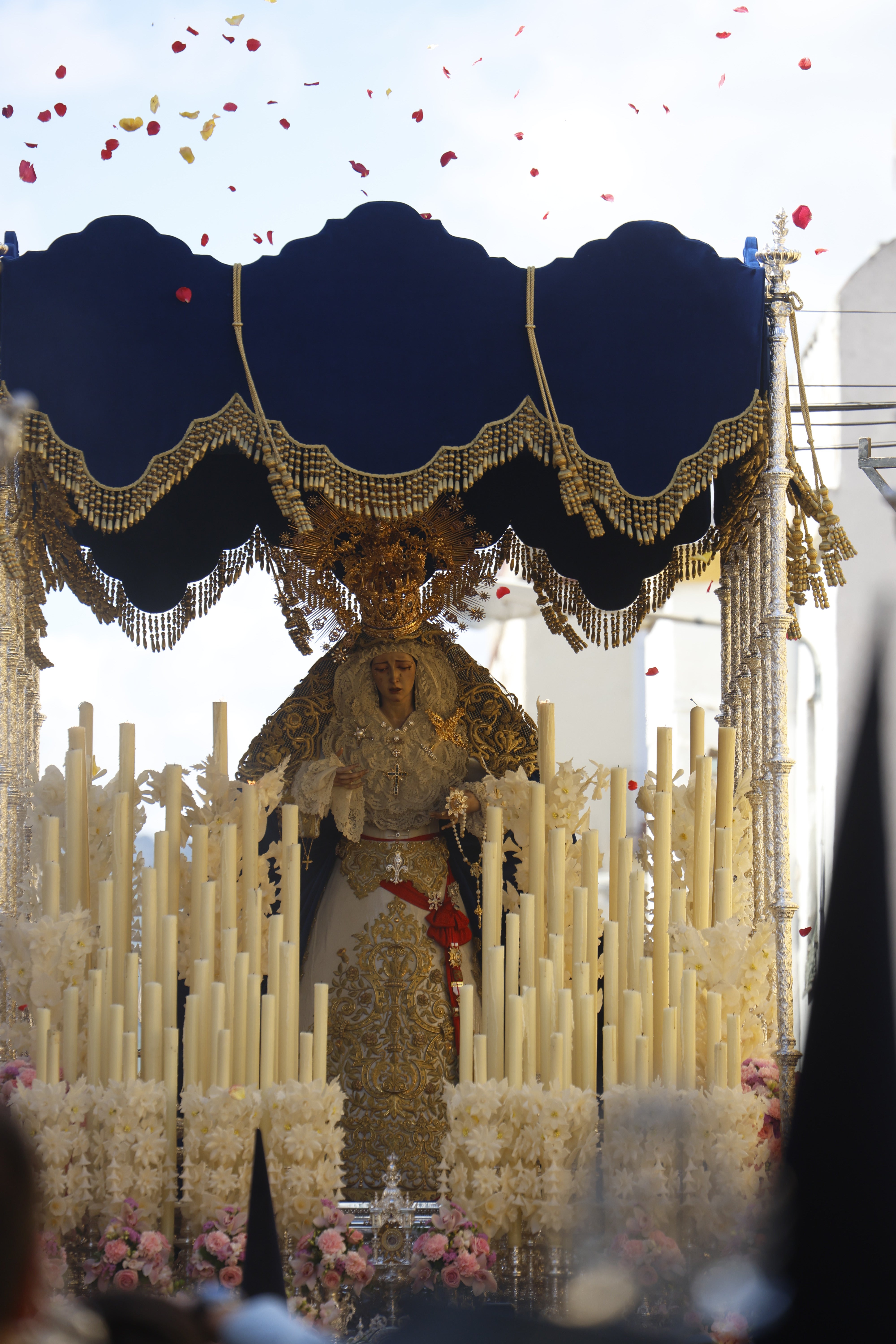 El emocionante paso de la hermandad de la Estrella por el Lunes Santo de Córdoba, en imágenes