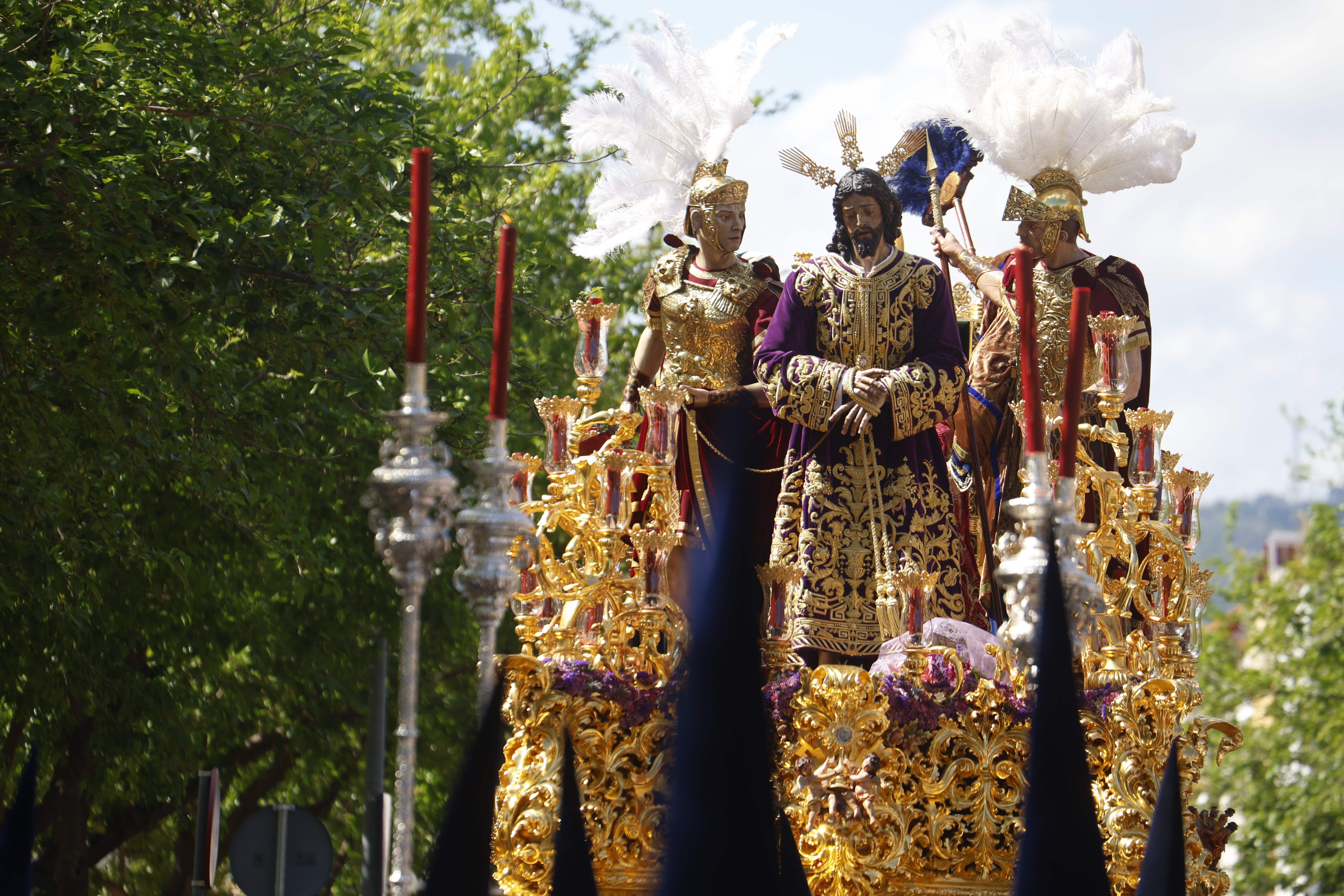 El emocionante paso de la hermandad de la Estrella por el Lunes Santo de Córdoba, en imágenes