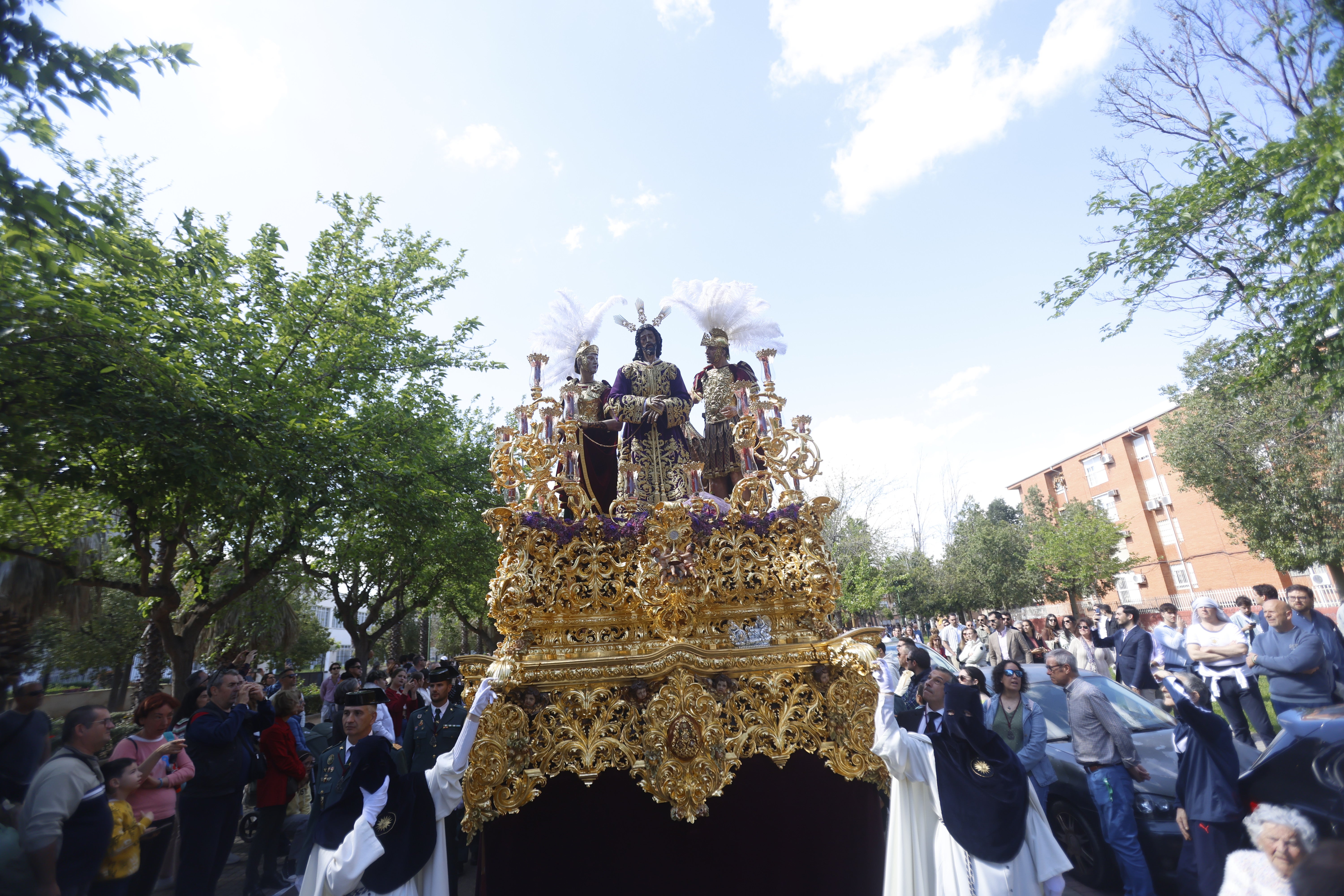 El emocionante paso de la hermandad de la Estrella por el Lunes Santo de Córdoba, en imágenes