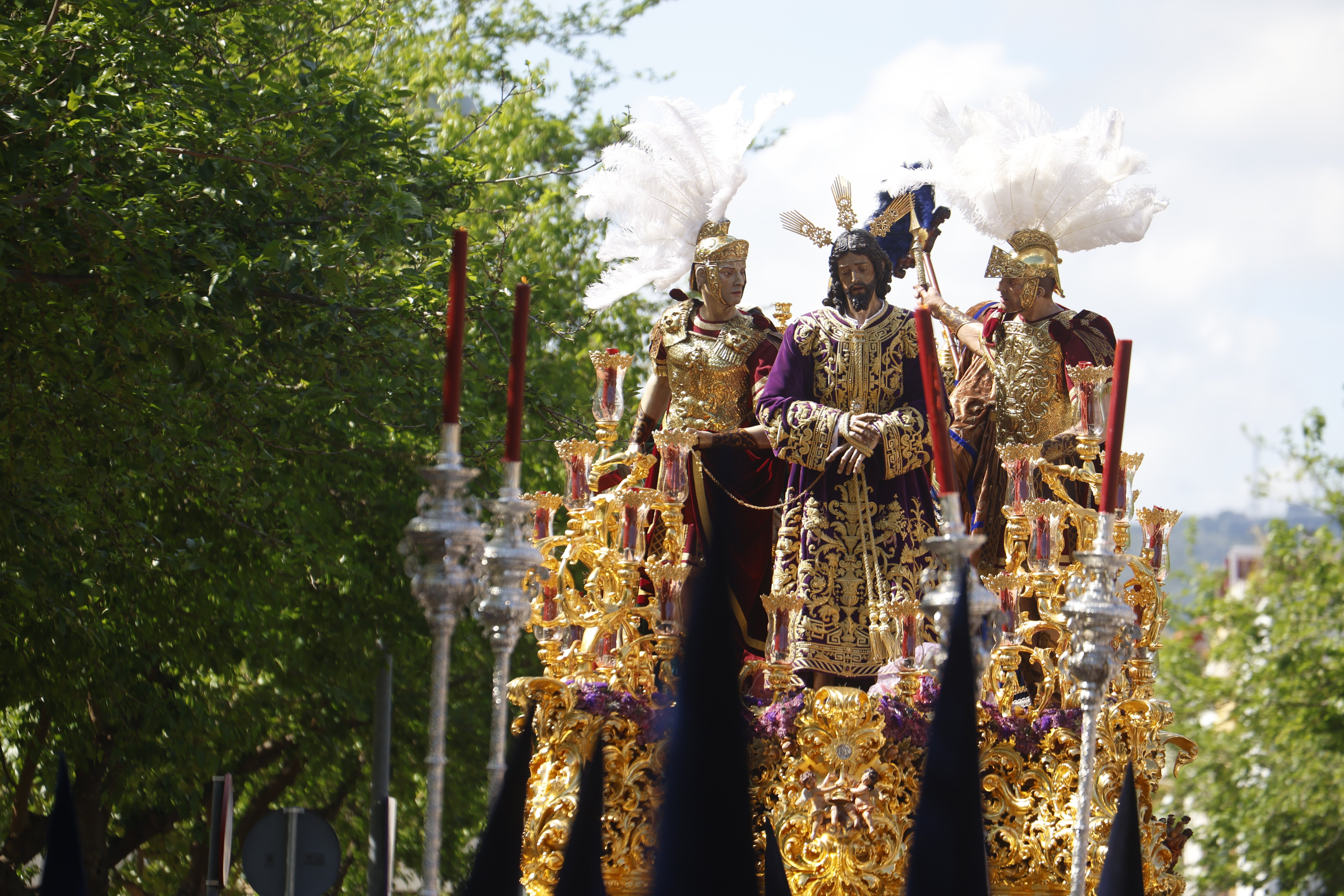 El emocionante paso de la hermandad de la Estrella por el Lunes Santo de Córdoba, en imágenes