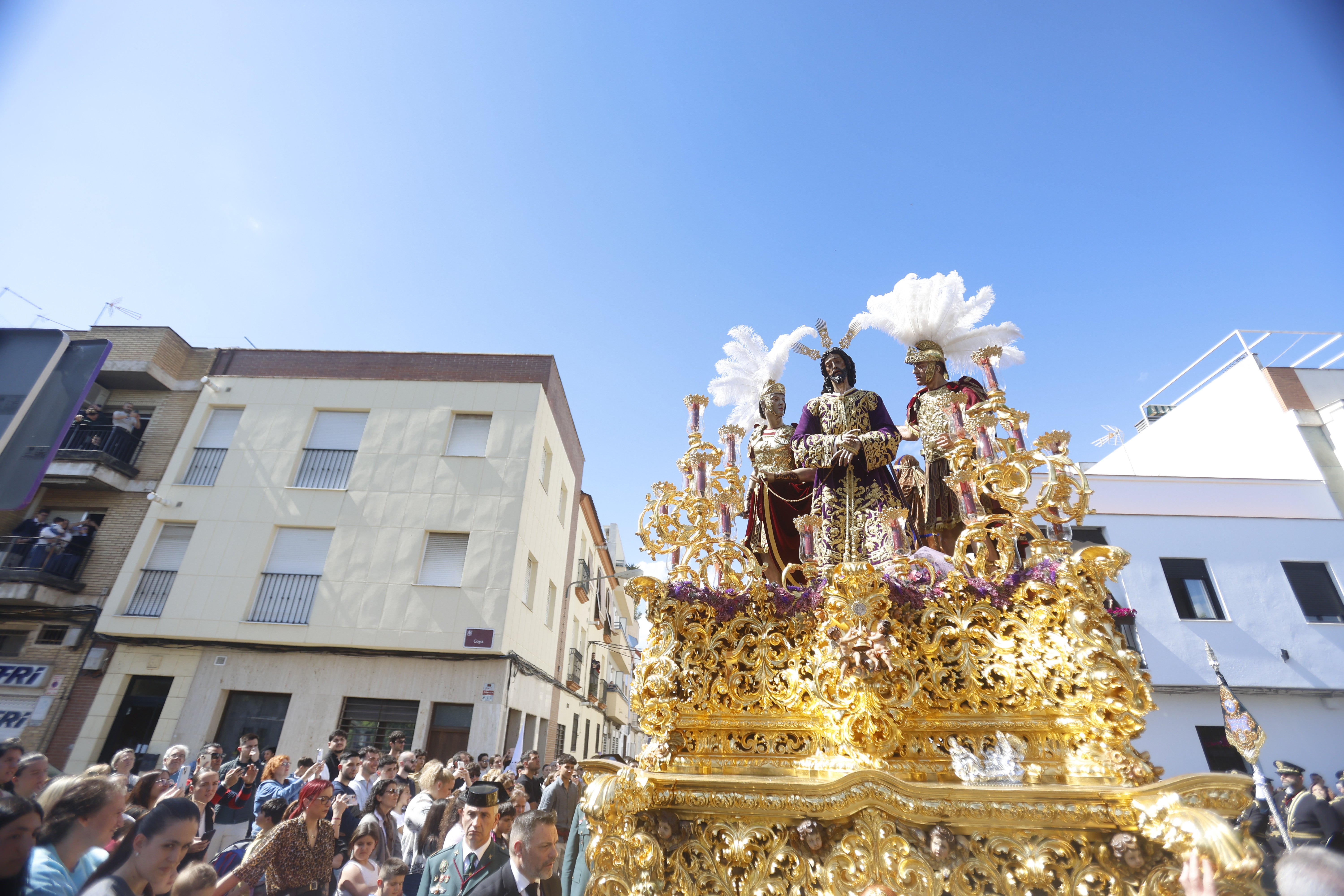 El emocionante paso de la hermandad de la Estrella por el Lunes Santo de Córdoba, en imágenes