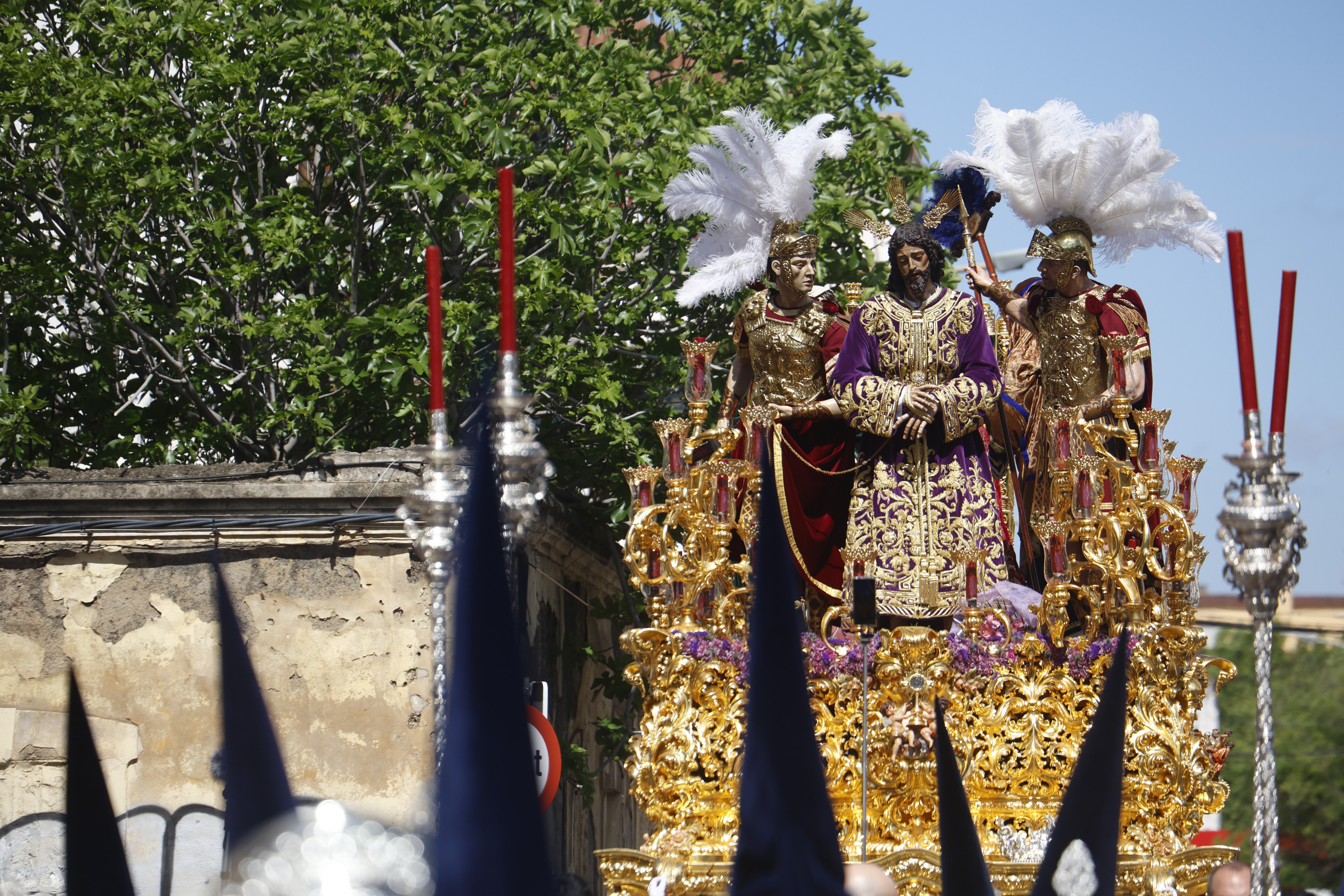 El emocionante paso de la hermandad de la Estrella por el Lunes Santo de Córdoba, en imágenes