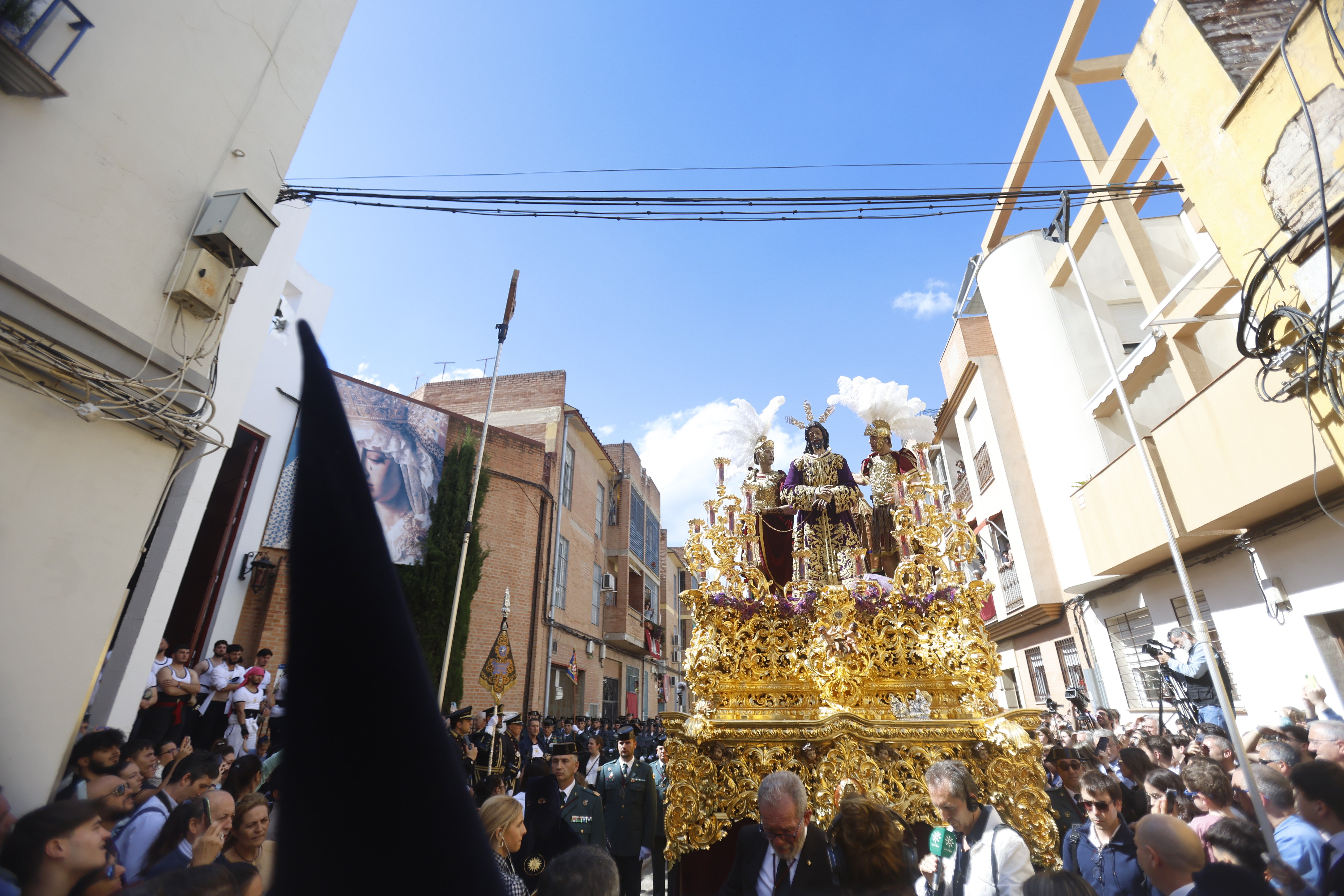 El emocionante paso de la hermandad de la Estrella por el Lunes Santo de Córdoba, en imágenes