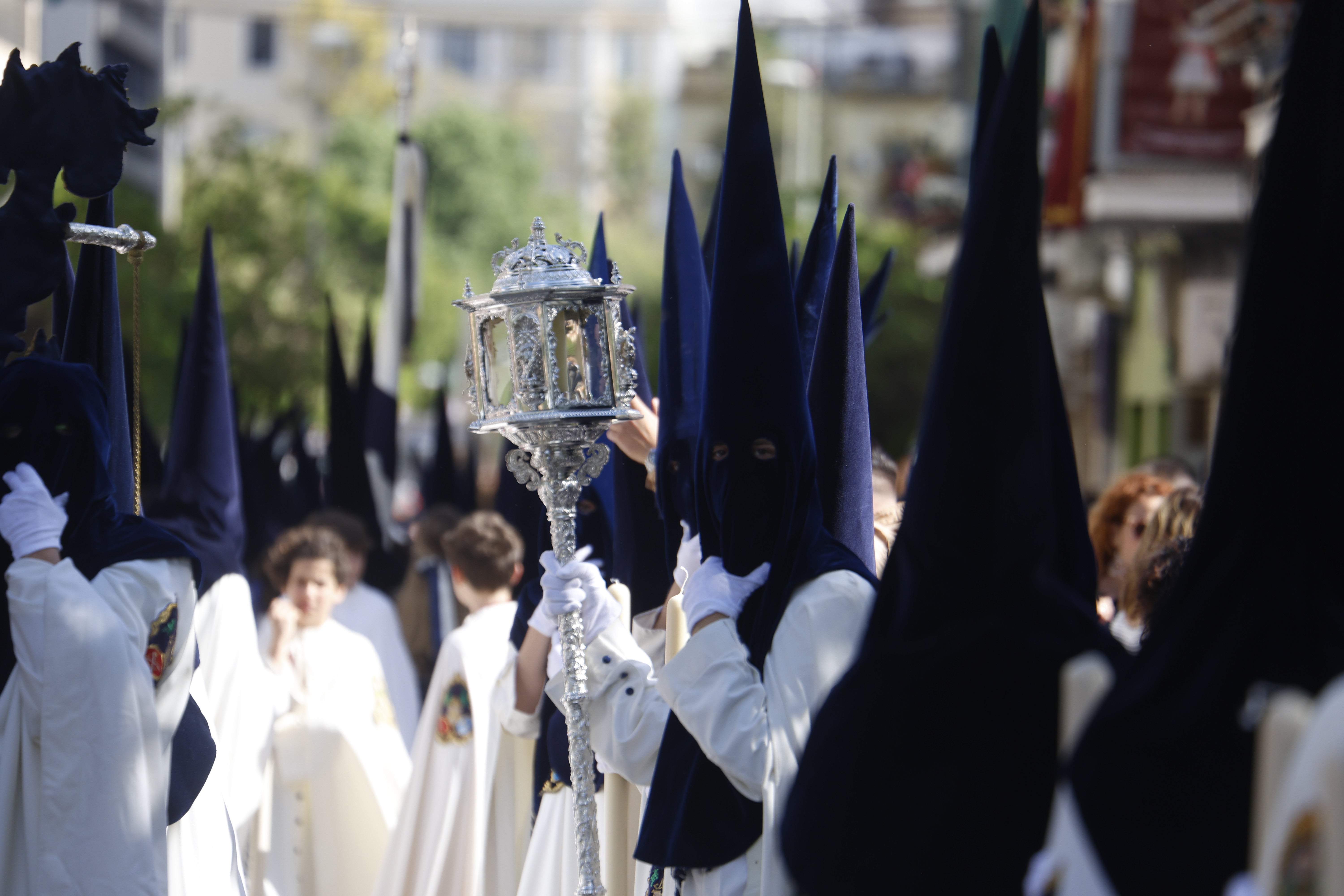 El emocionante paso de la hermandad de la Estrella por el Lunes Santo de Córdoba, en imágenes