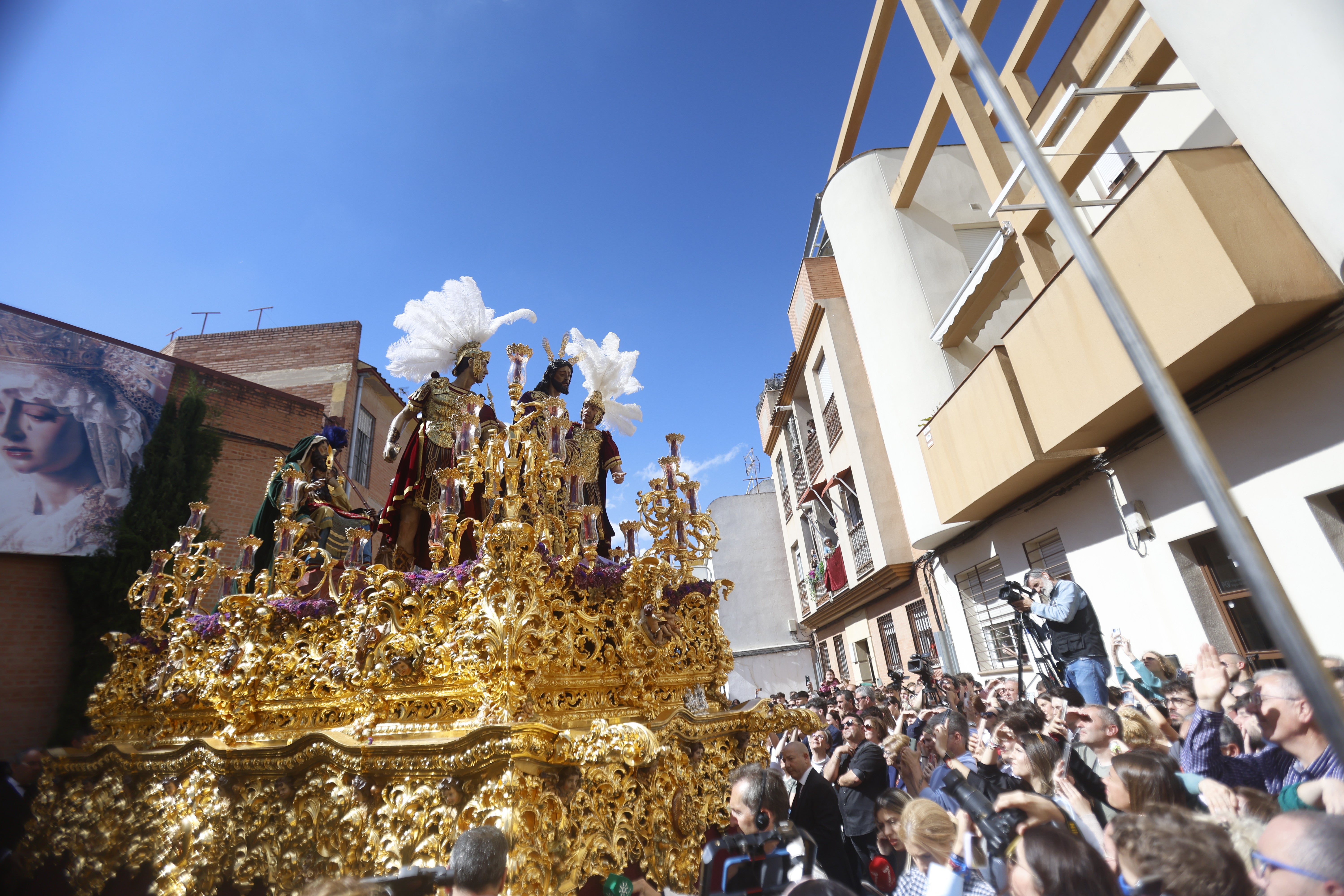 El emocionante paso de la hermandad de la Estrella por el Lunes Santo de Córdoba, en imágenes