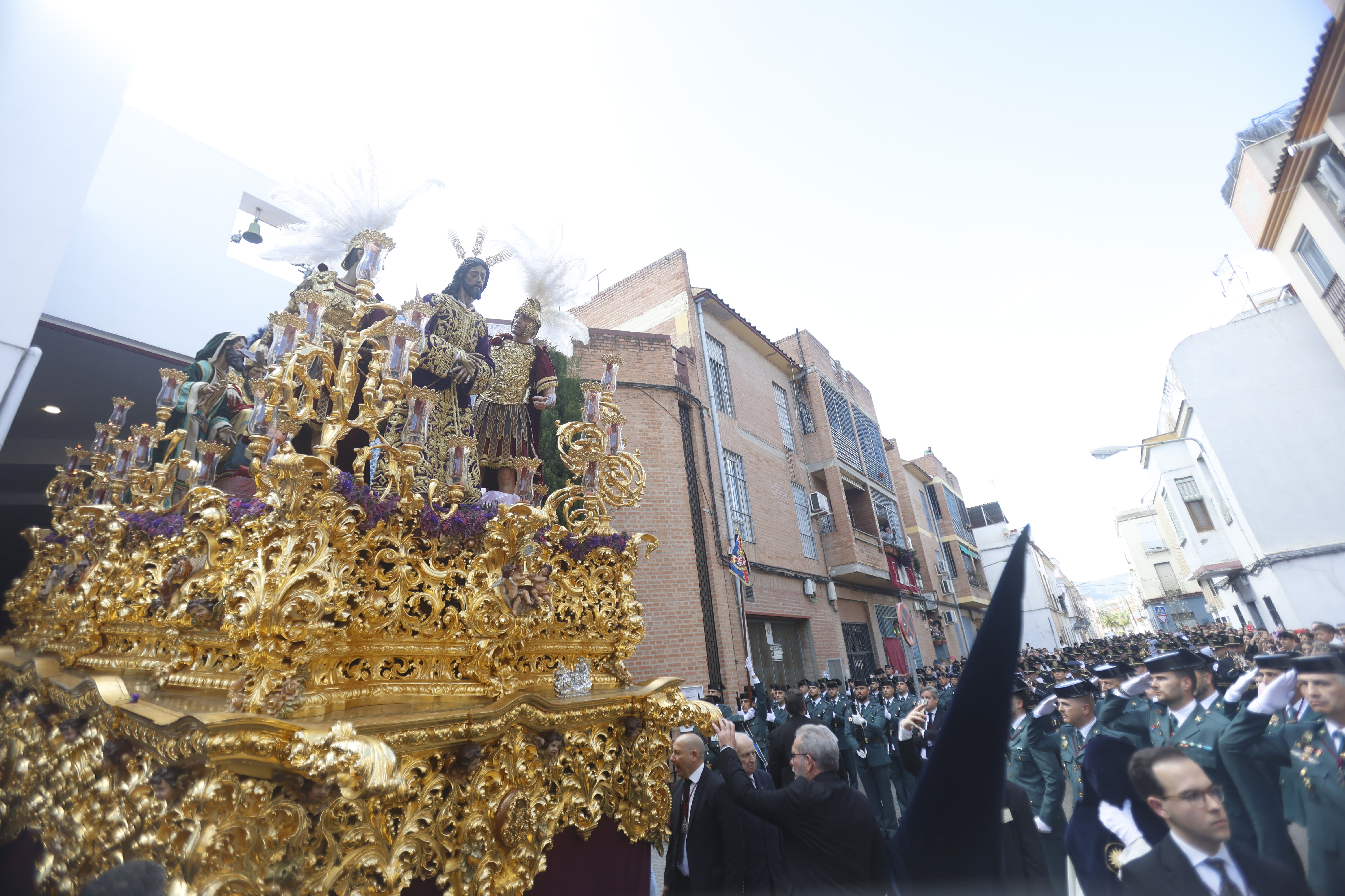 El emocionante paso de la hermandad de la Estrella por el Lunes Santo de Córdoba, en imágenes