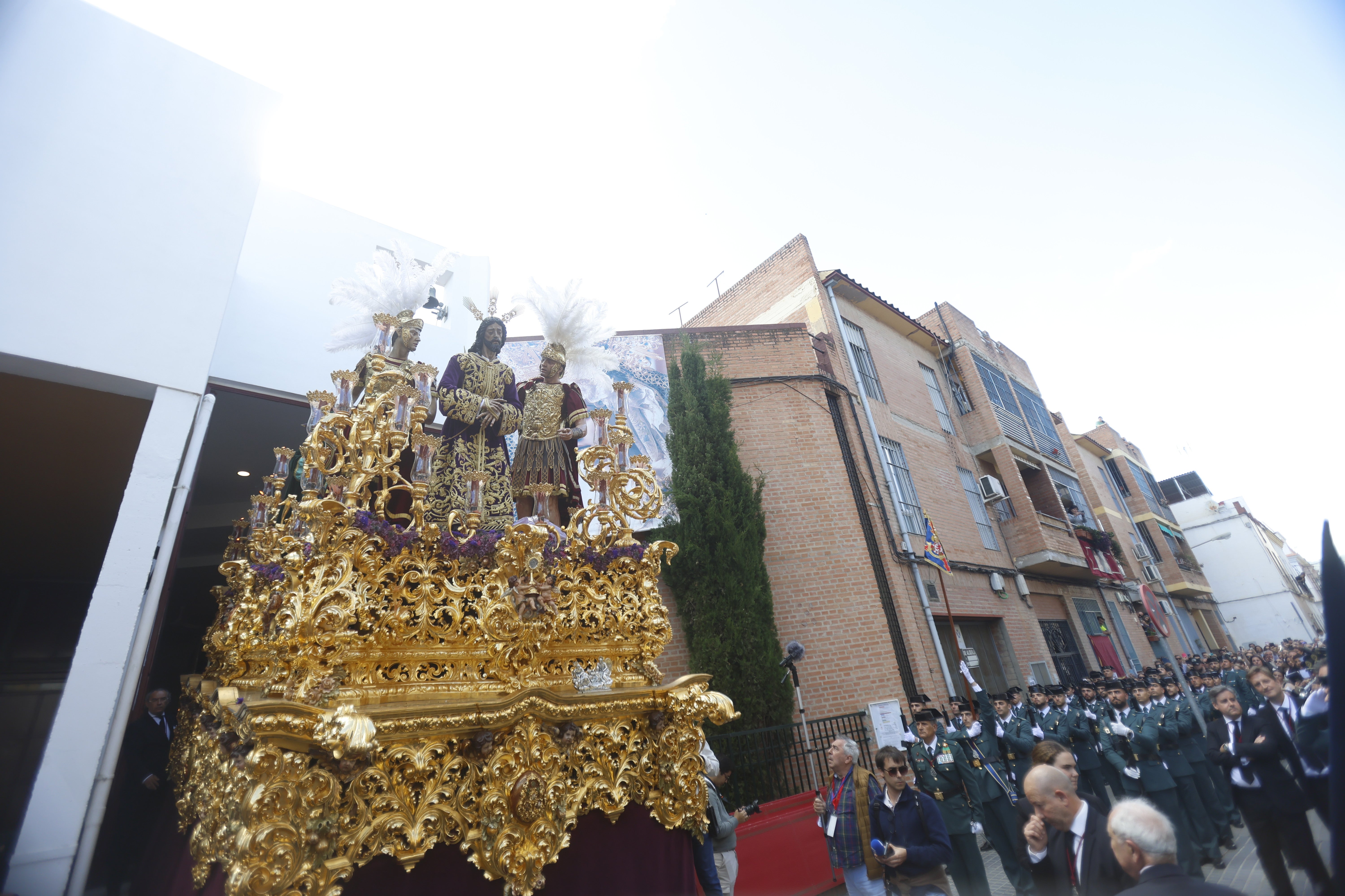 El emocionante paso de la hermandad de la Estrella por el Lunes Santo de Córdoba, en imágenes
