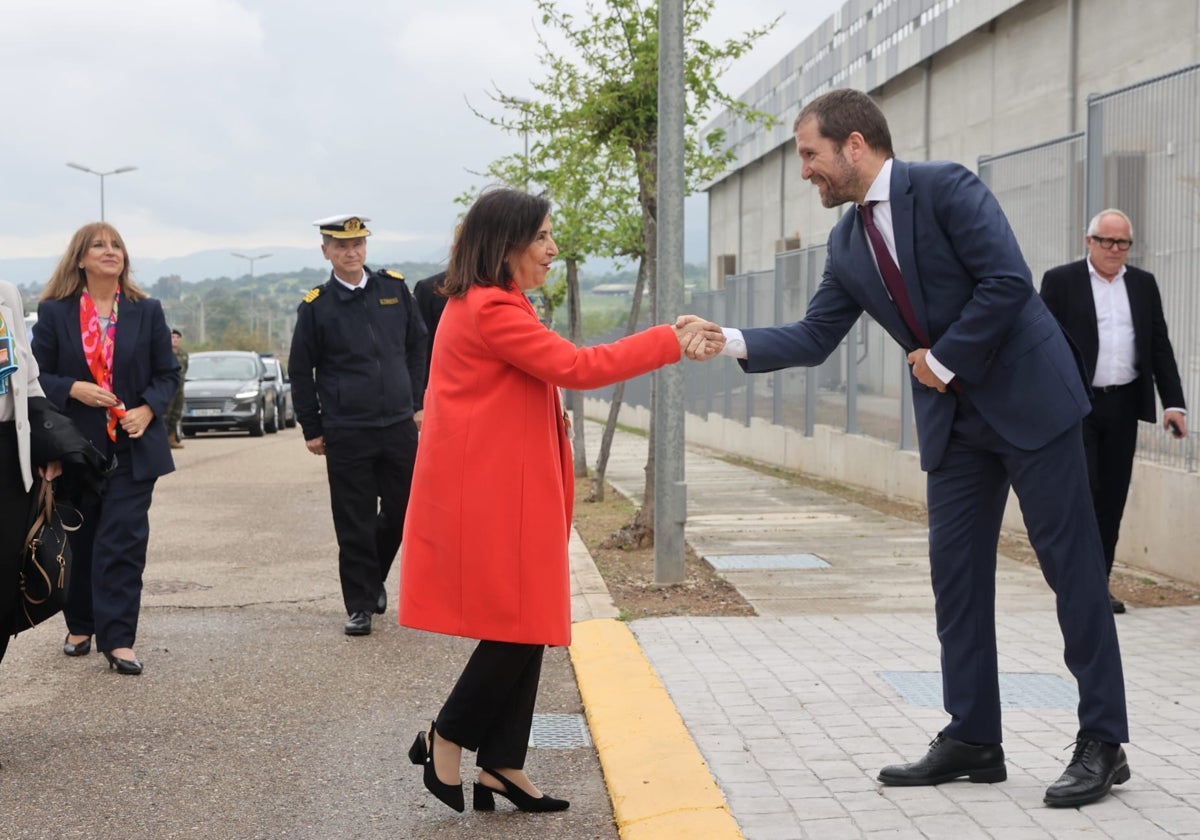 La ministra a su llegada a la sede de Escribano Mechanical and Engineering en Rabanales 21