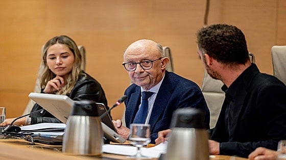 Cristóbal Montoro se divierte a cuenta de la operación Cataluña: «No sé por qué me llaman»