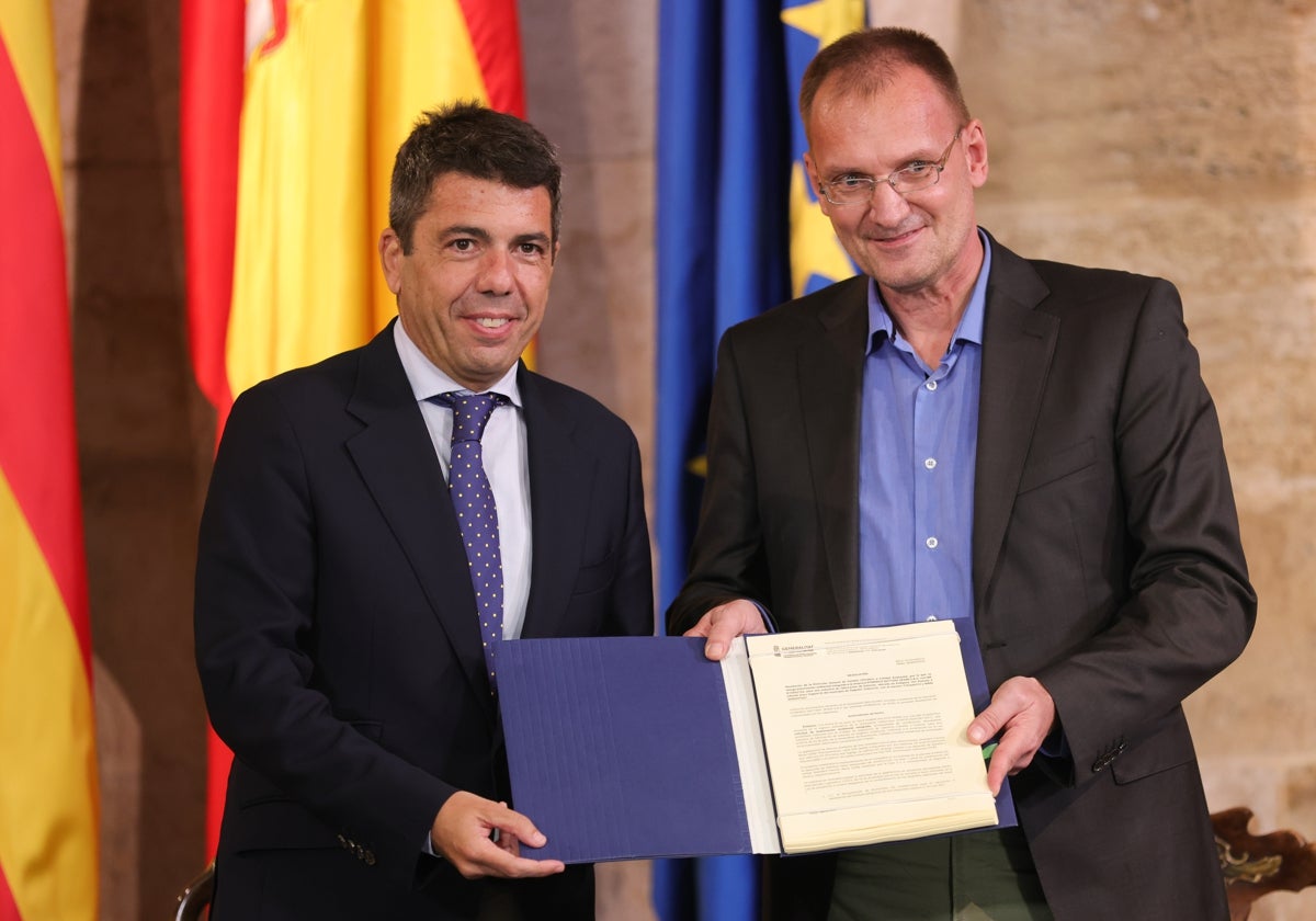 Imagen de Carlos Mazón y Andreas Rottman con la autorización ambiental