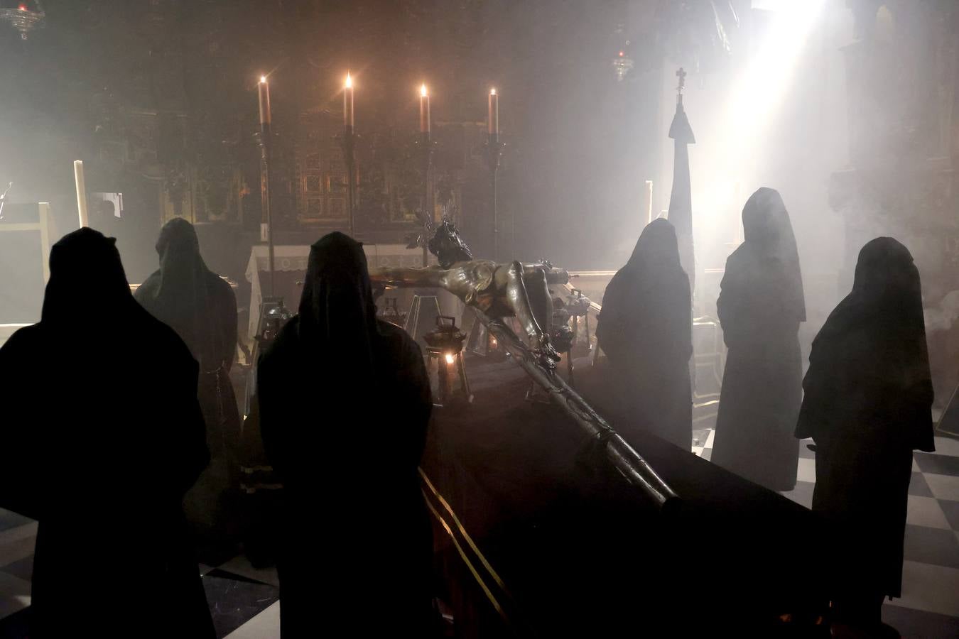 La severidad del Vía Crucis en la Trinidad, en imágenes