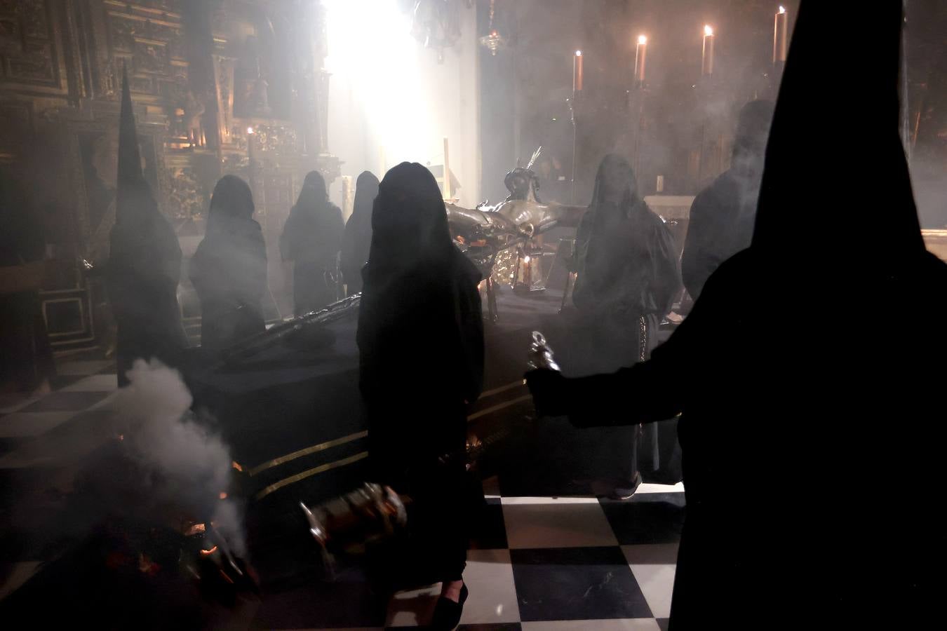 La severidad del Vía Crucis en la Trinidad, en imágenes