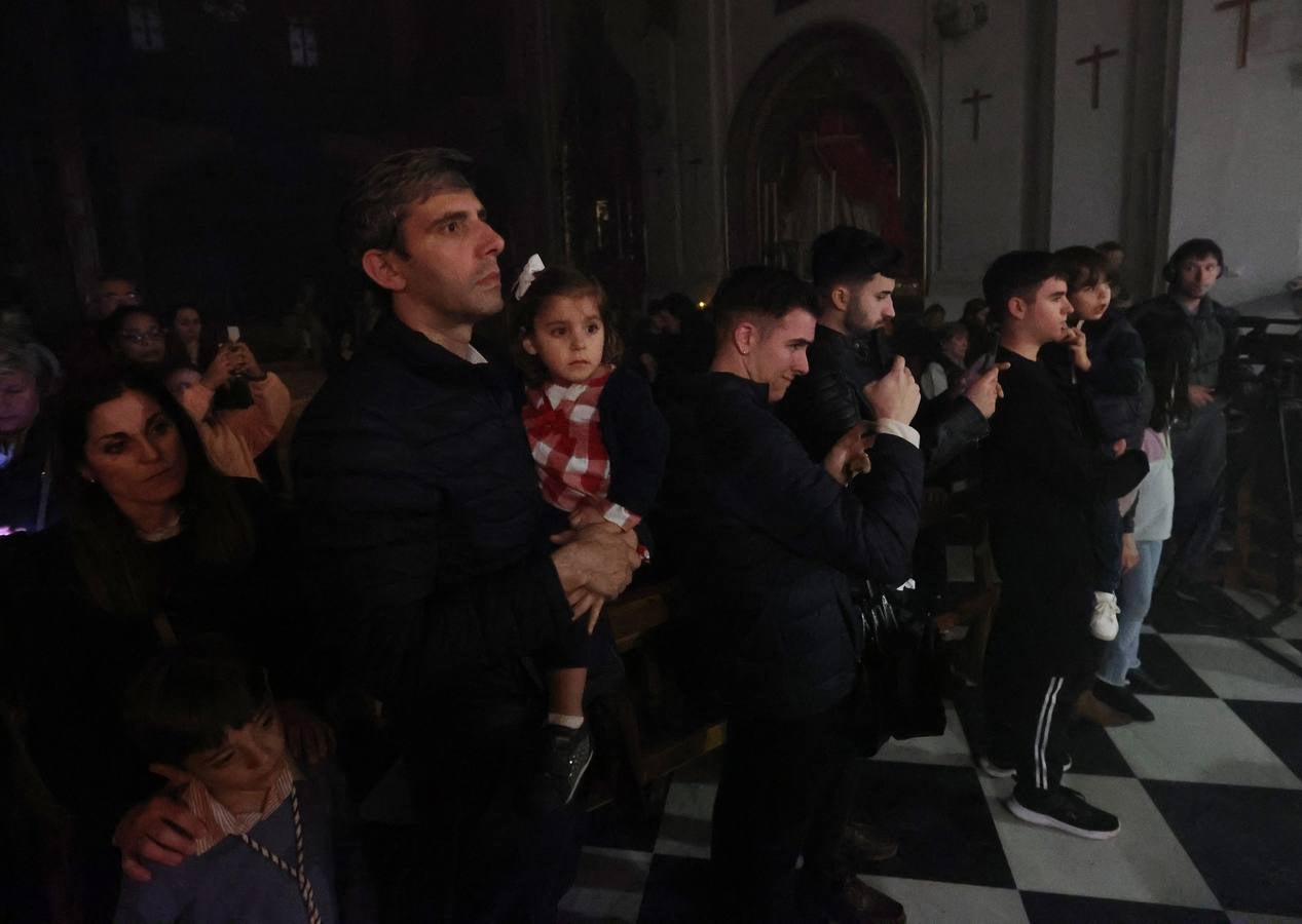 La severidad del Vía Crucis en la Trinidad, en imágenes