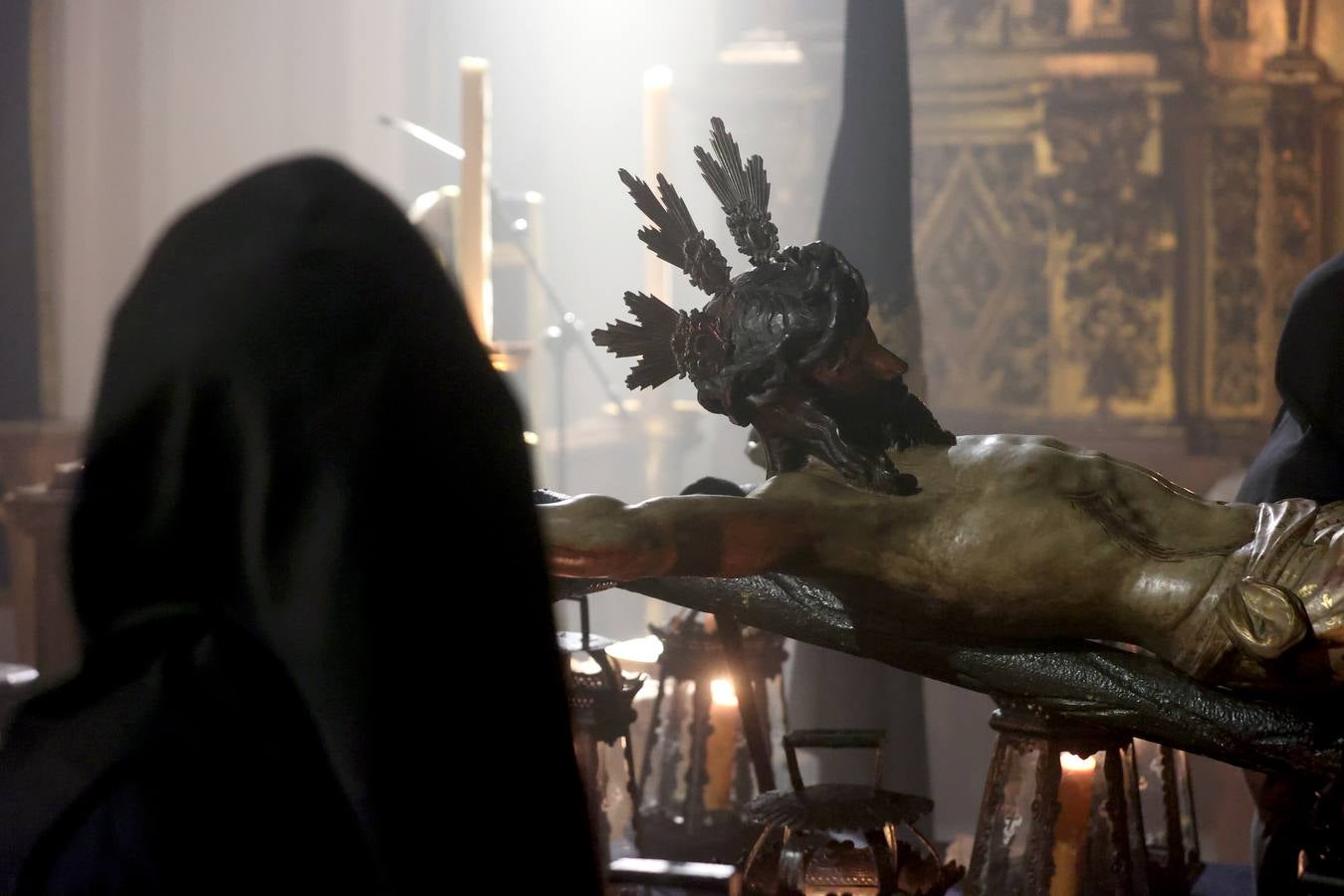 La severidad del Vía Crucis en la Trinidad, en imágenes