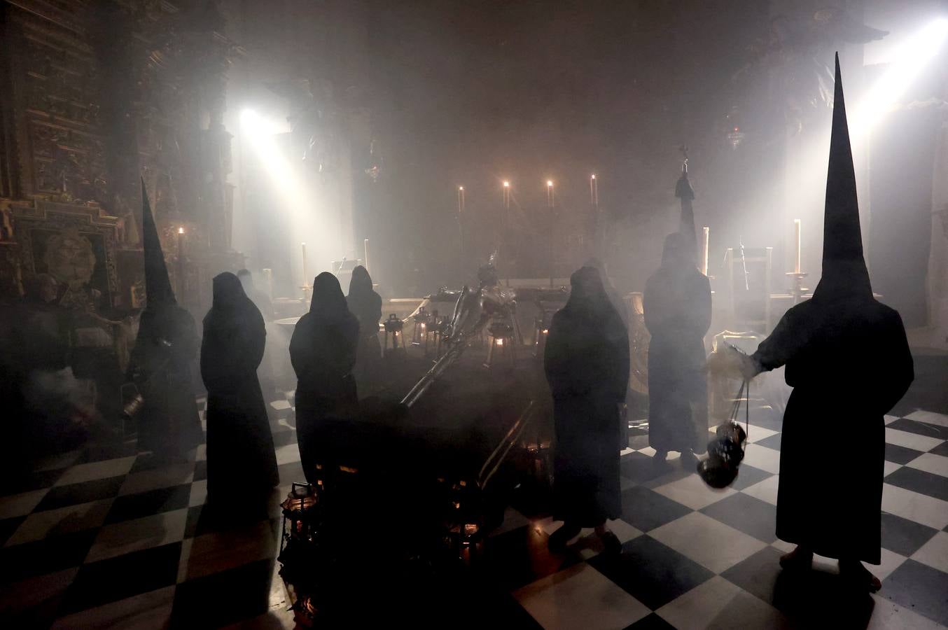 La severidad del Vía Crucis en la Trinidad, en imágenes