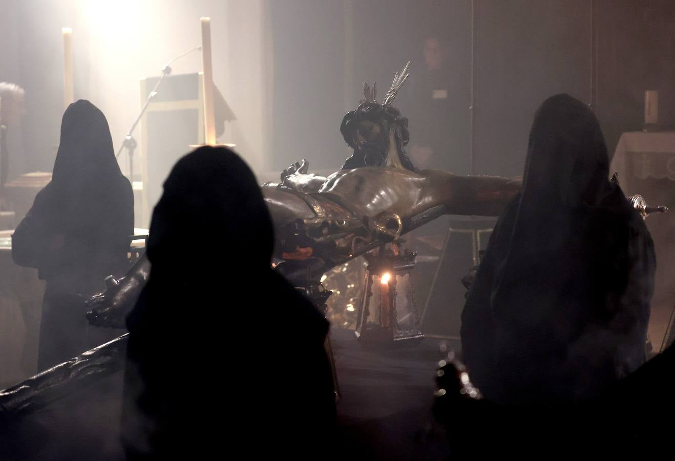 La severidad del Vía Crucis en la Trinidad, en imágenes