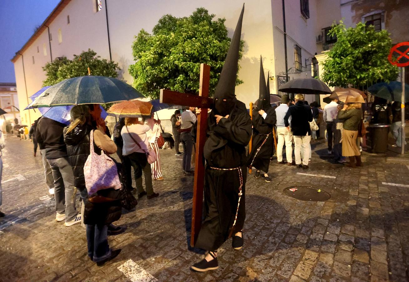La severidad del Vía Crucis en la Trinidad, en imágenes