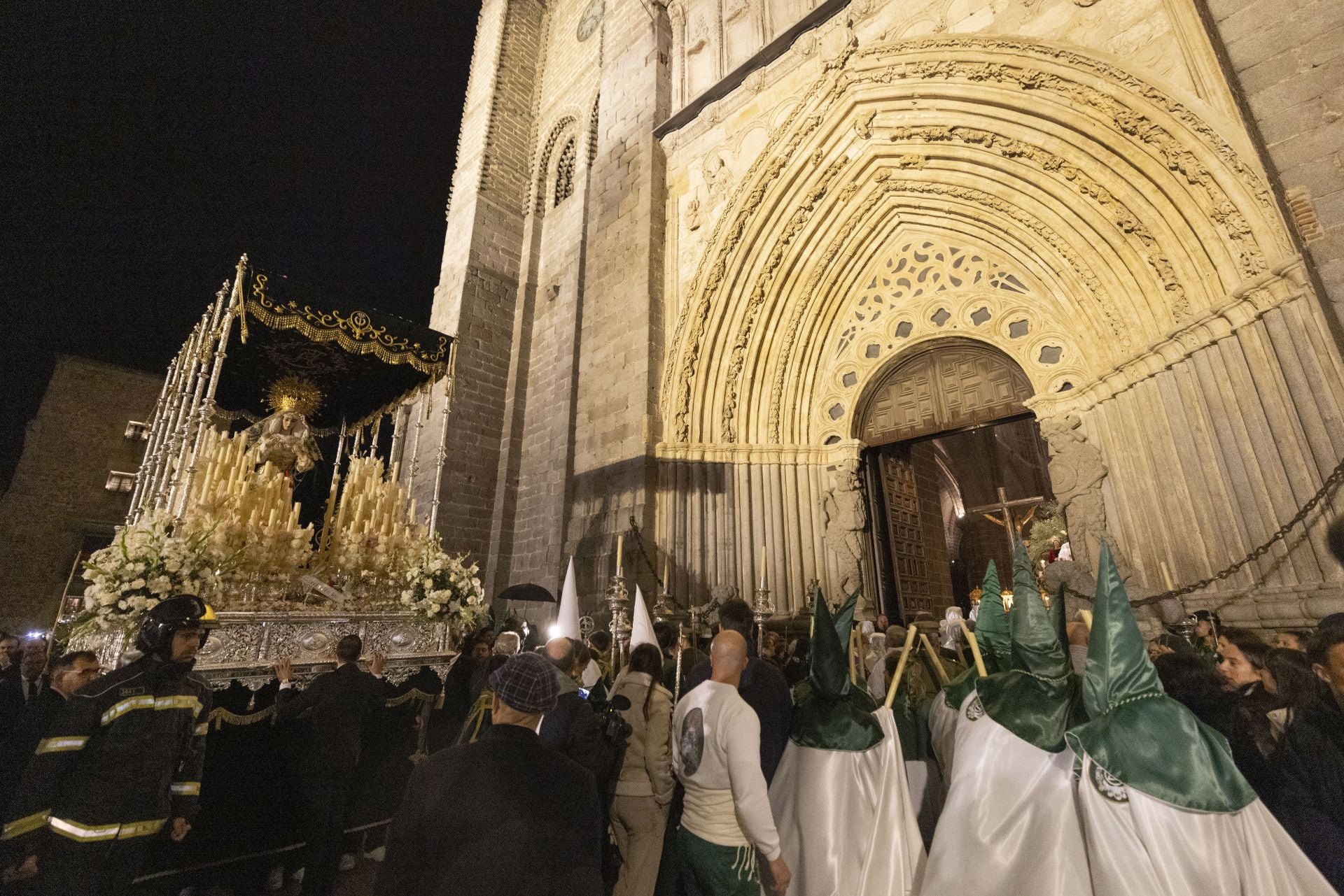 Las procesiones del Lunes Santo, en imágenes