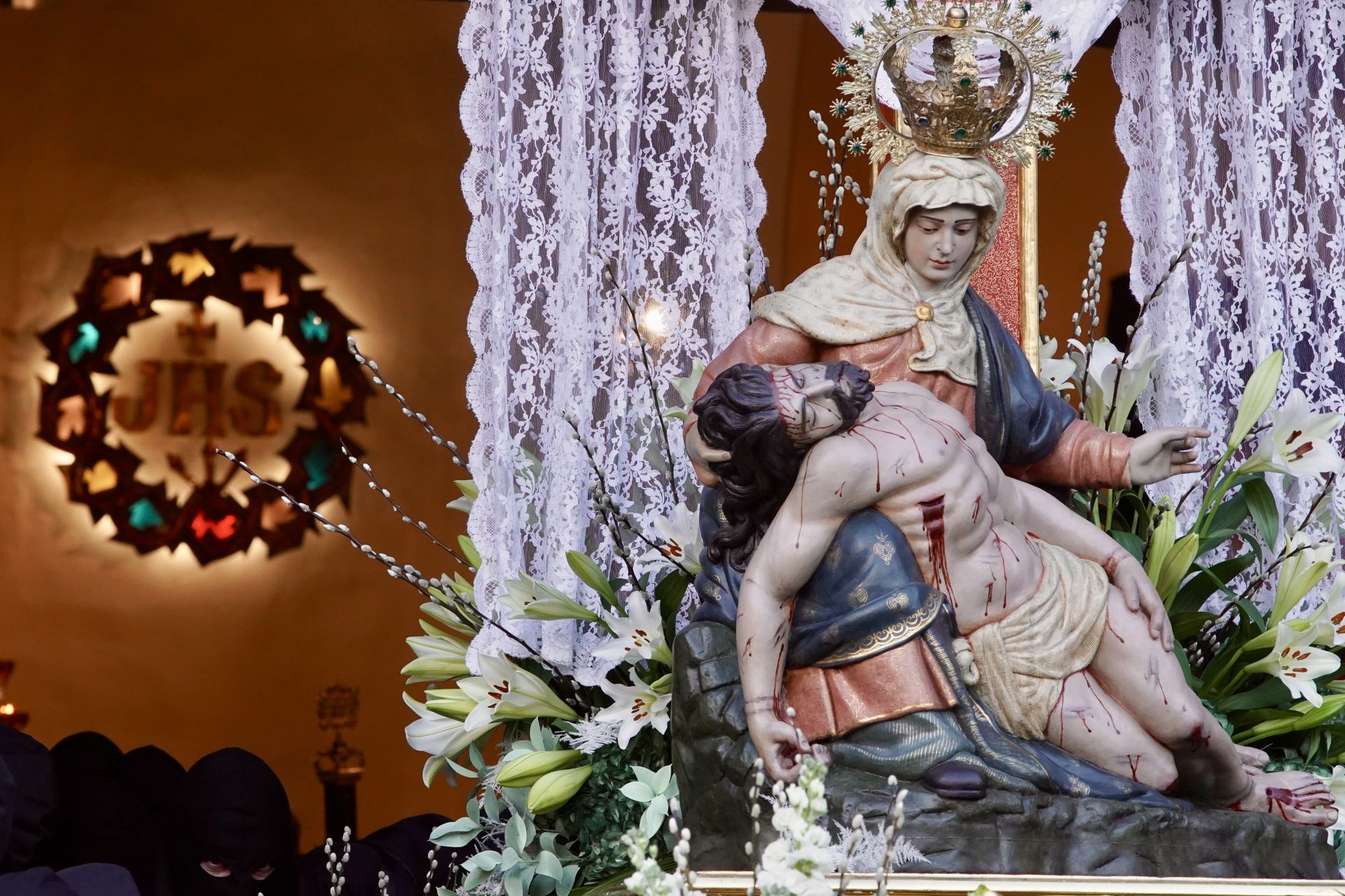 Las procesiones del Lunes Santo, en imágenes