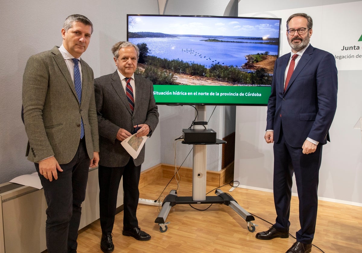 El presidente de la Diputación y el delegado del Gobierno andaluz en Córdoba junto al de Agricultura