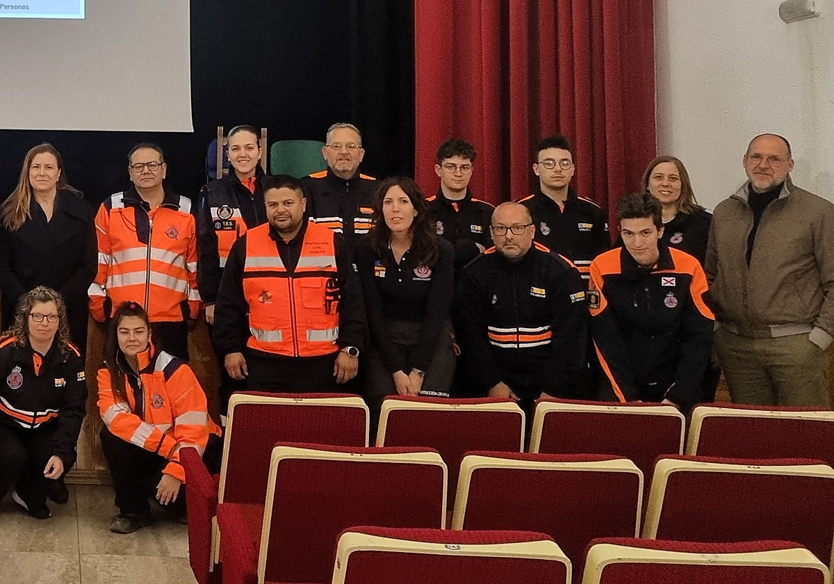 Voluntarios participantes en el curso de búsqueda de personas en Cebolla