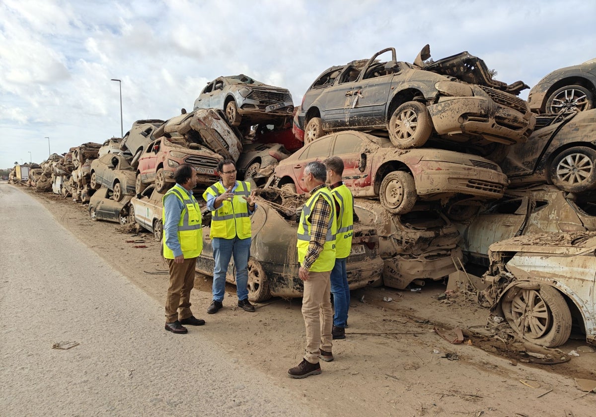 Coches amontonados durante la DANA en Valencia