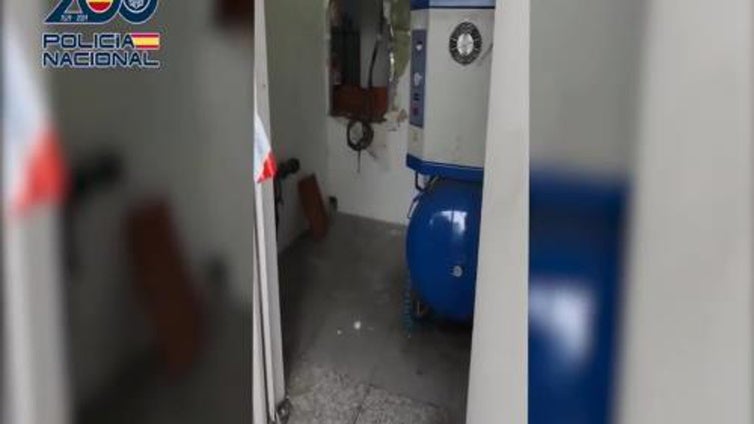 Nuevo golpe al clan butronero: la Policía detiene a un ladrón que intentaba sustraer varios productos de una gasolinera en Leganés