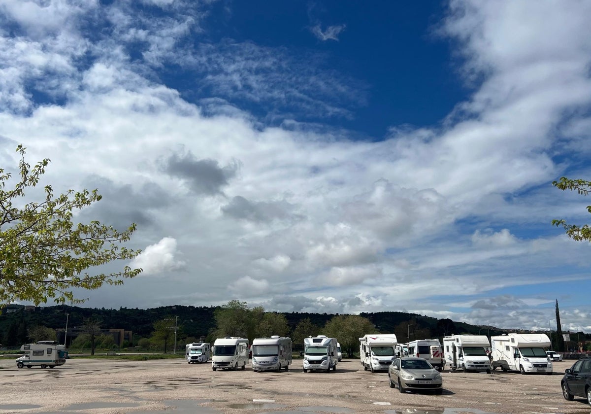 Caravanas en el aparcamiento disuasorio de Santa Teresa