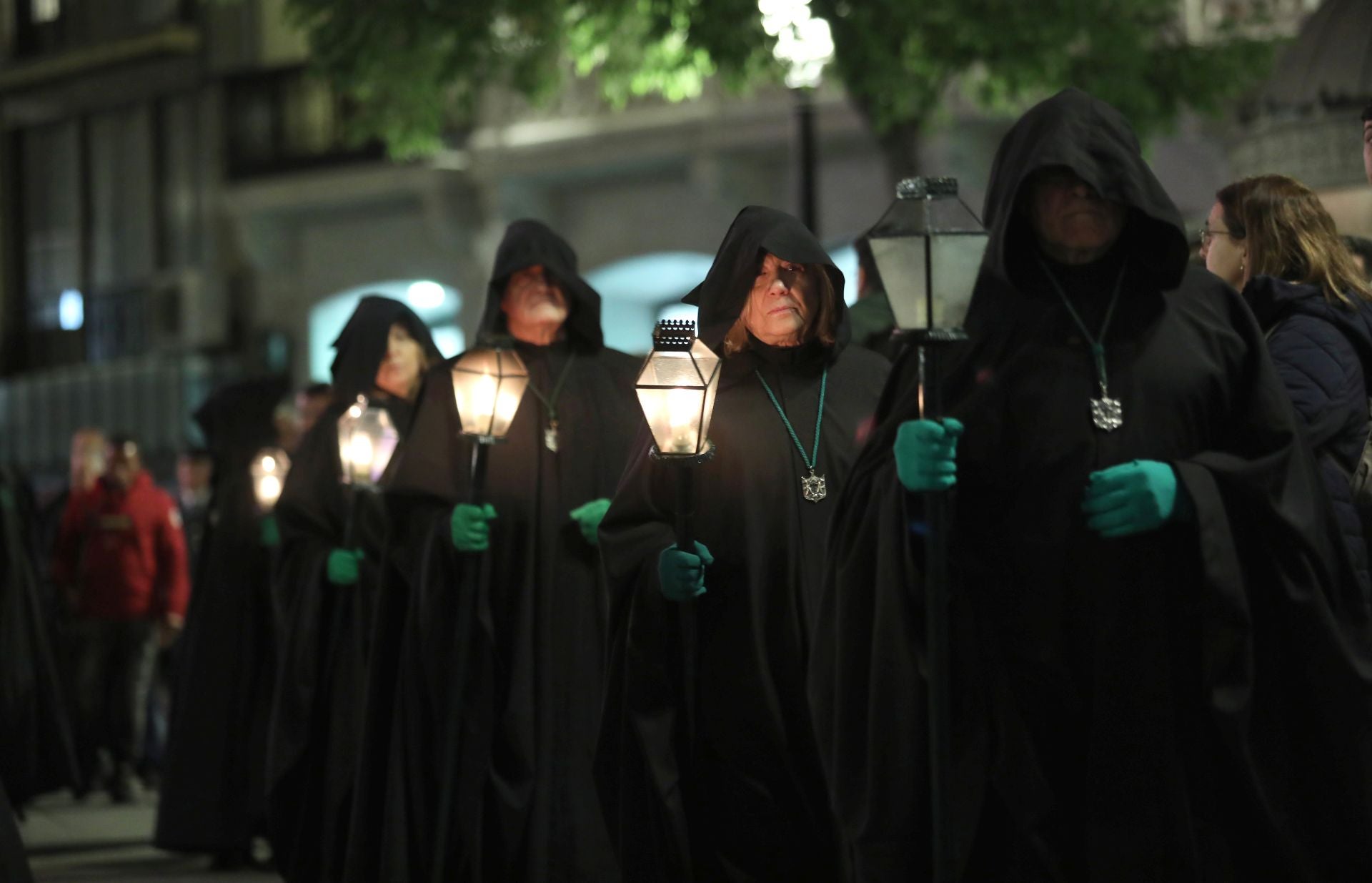 Las imágenes del Cristo de la Misericordia y Soledad de los Pobres por las calles de Toledo