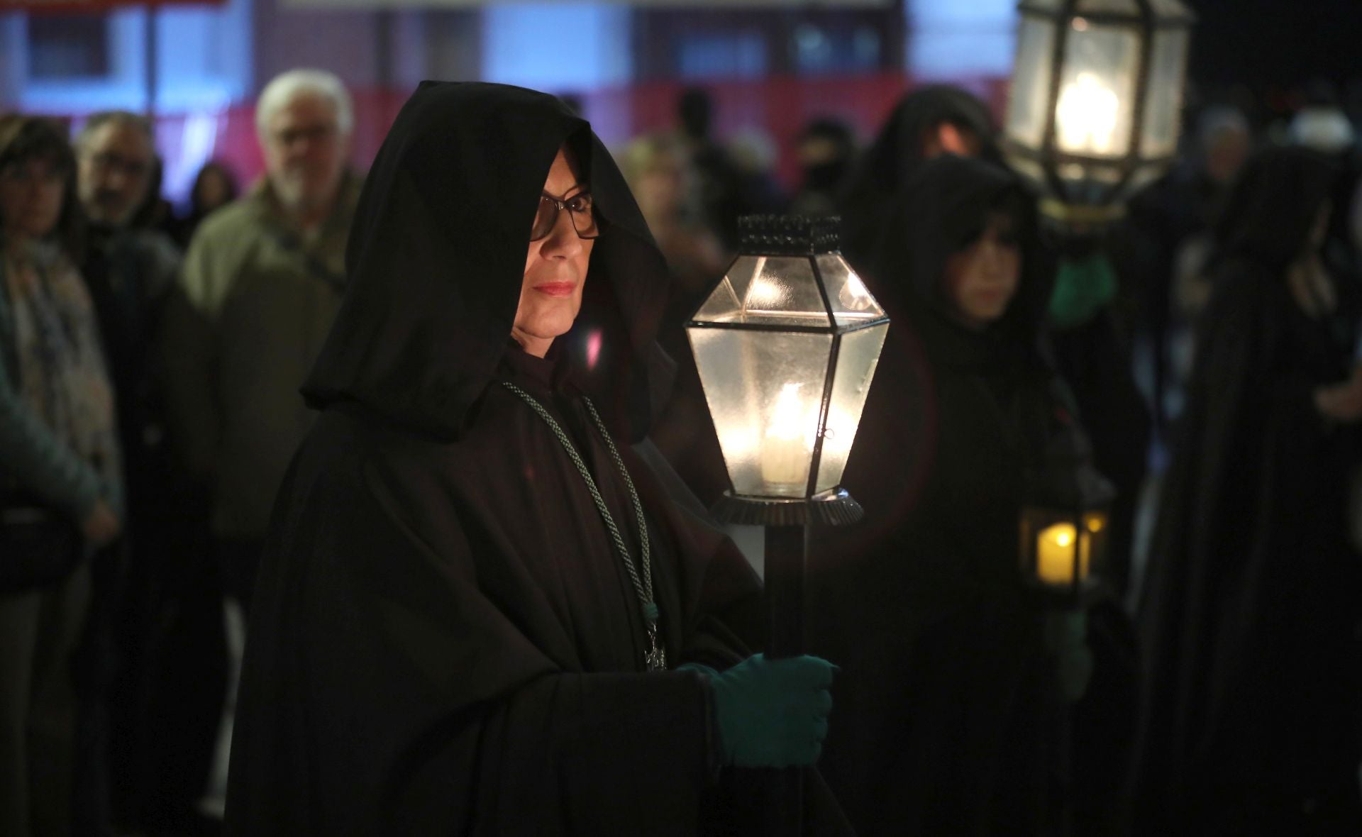 Las imágenes del Cristo de la Misericordia y Soledad de los Pobres por las calles de Toledo