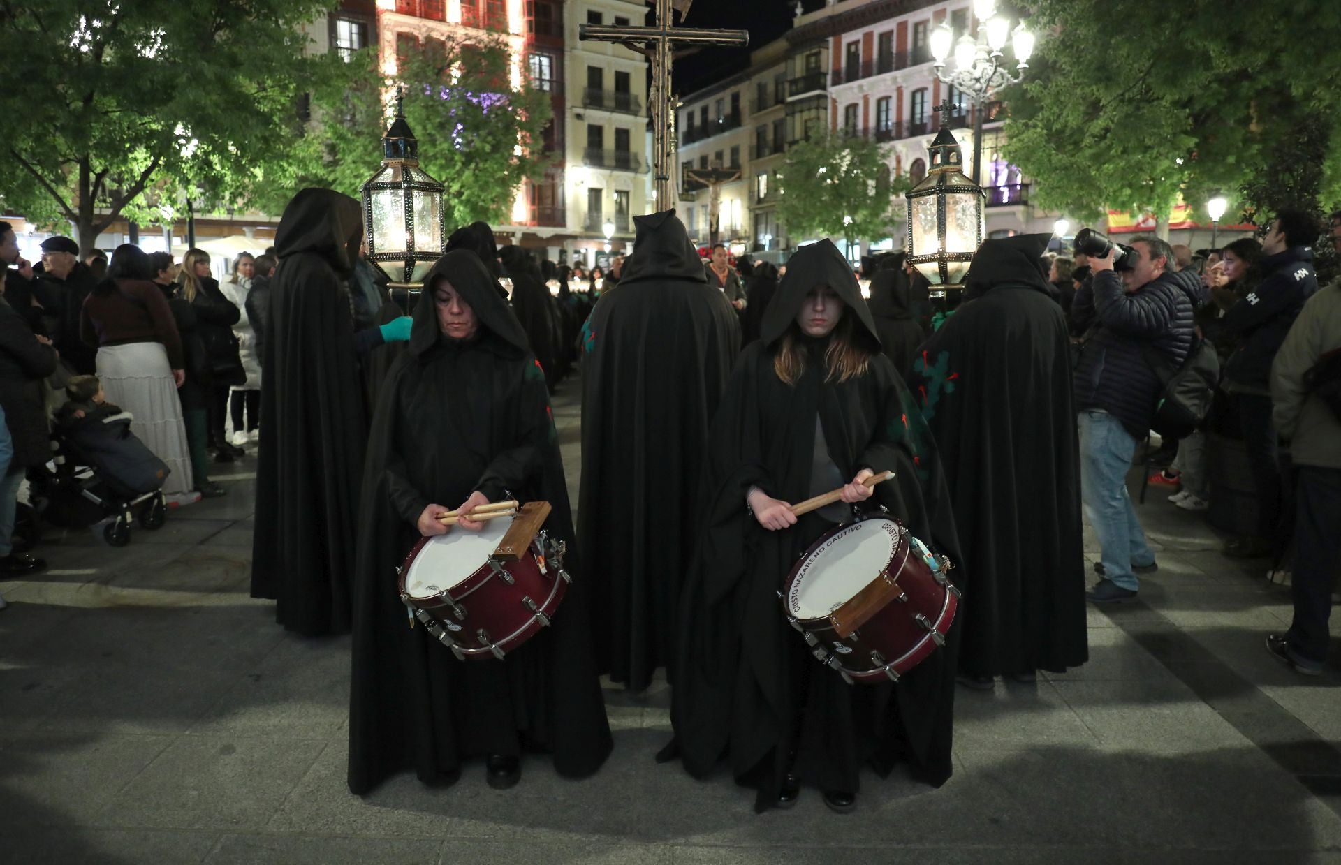Las imágenes del Cristo de la Misericordia y Soledad de los Pobres por las calles de Toledo