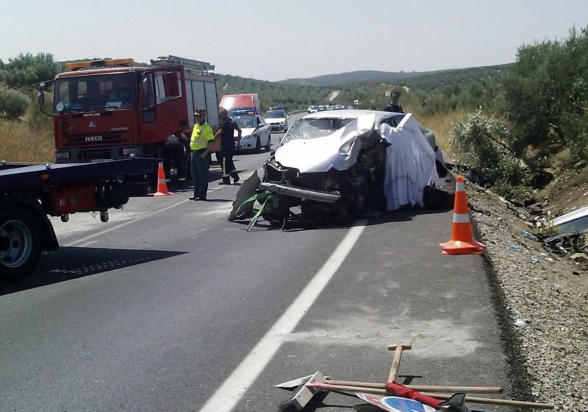 Imagen de archivo de un accidente mortal en la misma vía N-318 en el término municipal de Cabra