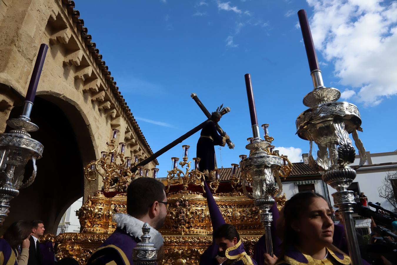 La hermandad del Calvario en el Miércoles Santo de Córdoba, en imágenes