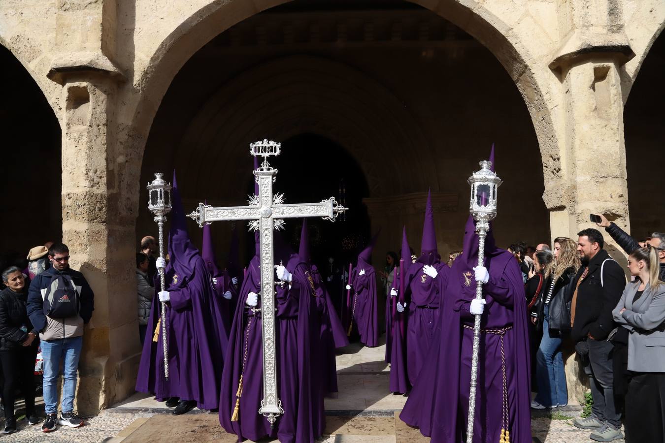 La hermandad del Calvario en el Miércoles Santo de Córdoba, en imágenes
