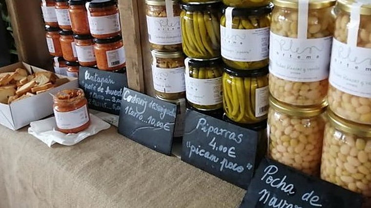 Encurtidos y legumbres a la venta