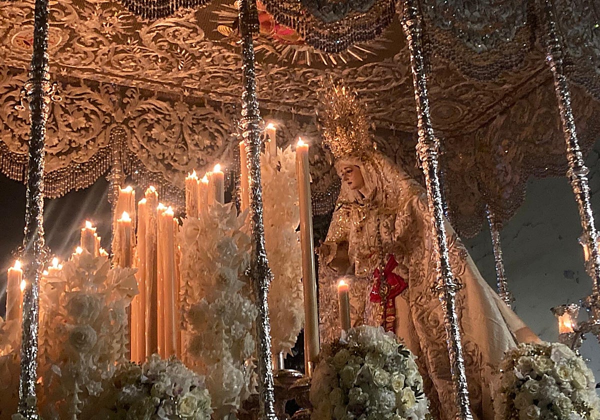 La Virgen de la Paz en su vuelta a Capuchinos