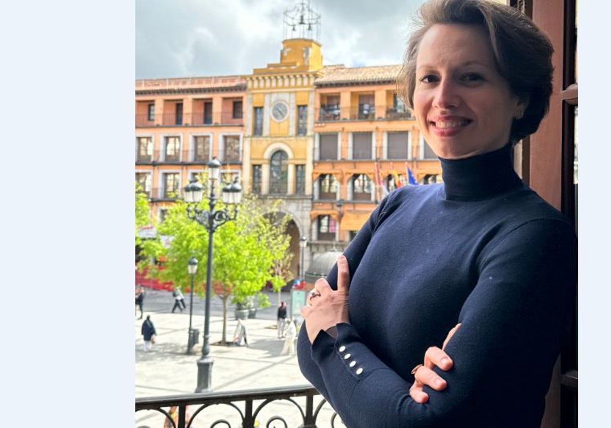 Alexandra Tarniceru, posa en el balcón de la sede toledana de ABC