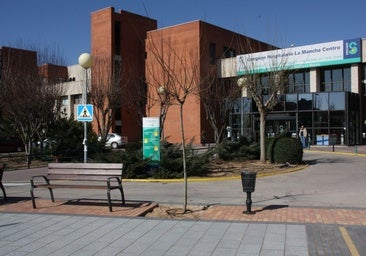 Heridos un hombre de 76 años y una niña de 6, tras la colisión de dos turismos en Villanueva de Alcardete