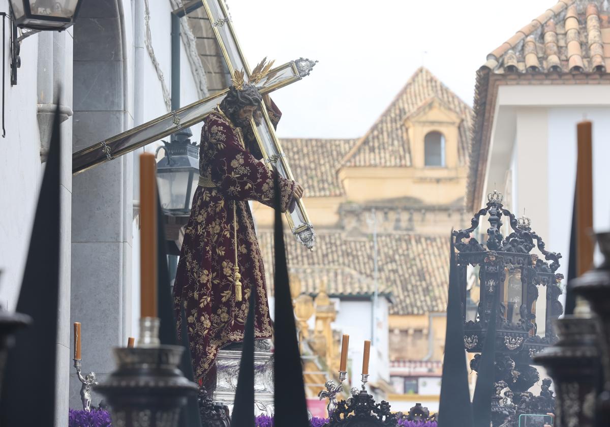Las manos de una penitente, con un rosario
