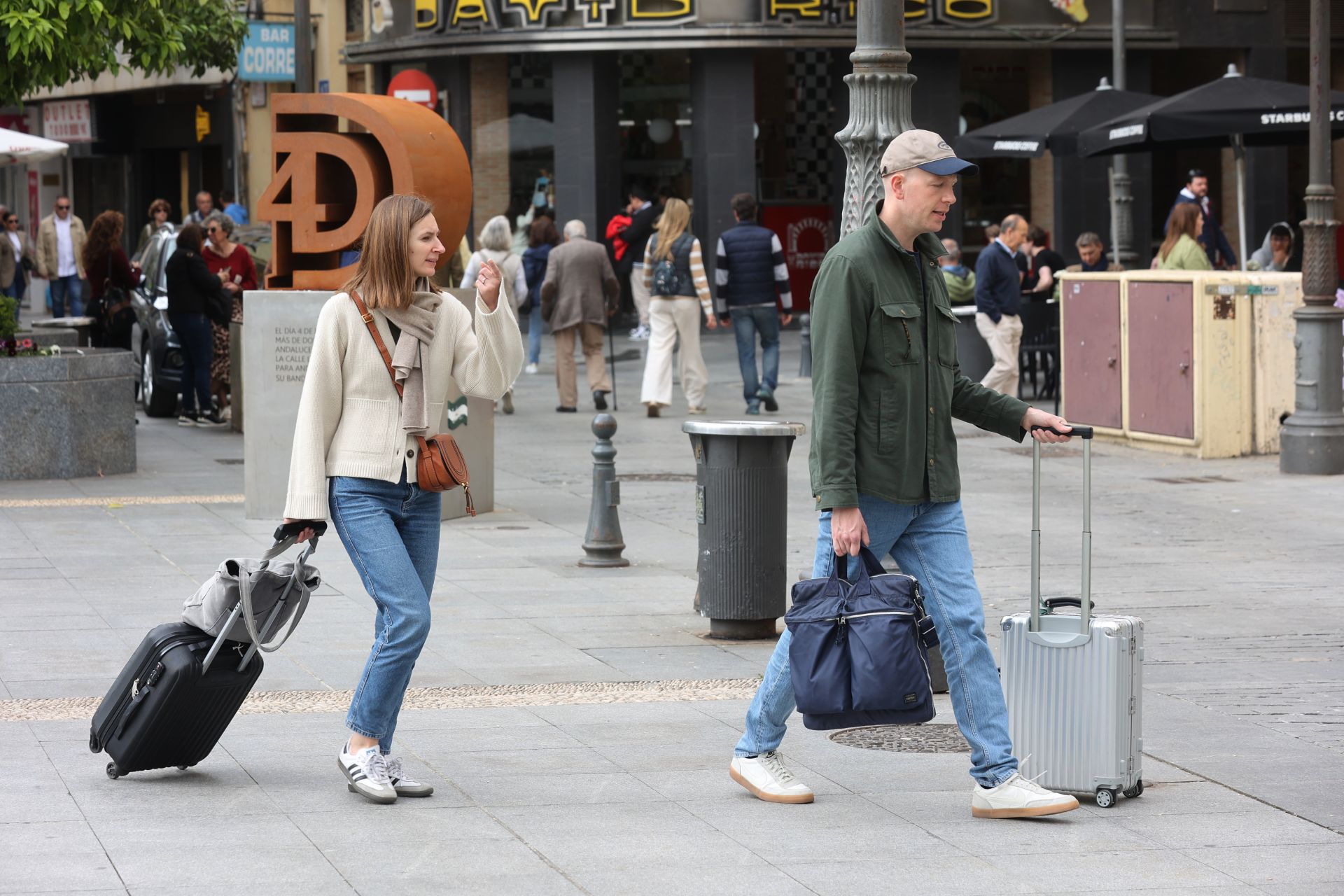 El ambiente del turismo este Jueves Santo en Córdoba, en imágenes