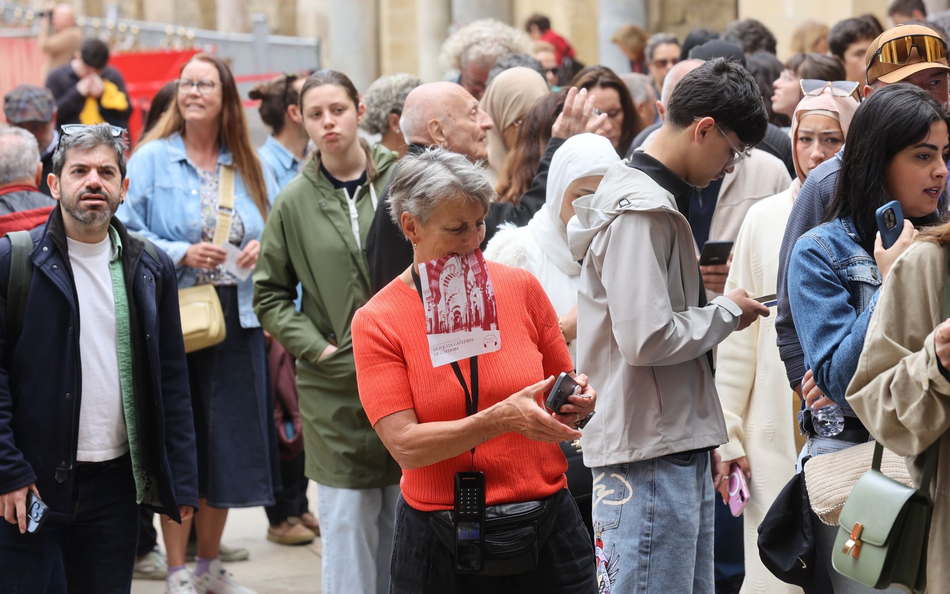 El ambiente del turismo este Jueves Santo en Córdoba, en imágenes