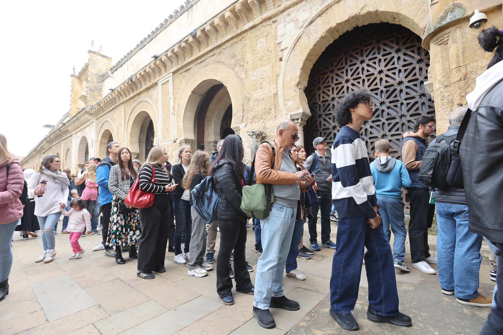 El ambiente del turismo este Jueves Santo en Córdoba, en imágenes