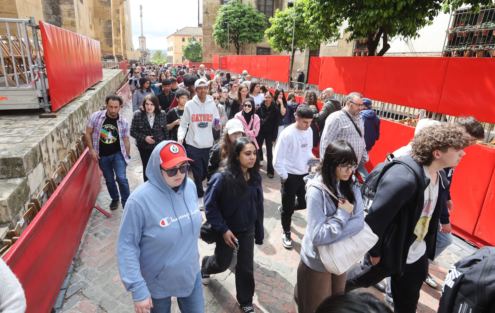 El ambiente del turismo este Jueves Santo en Córdoba, en imágenes