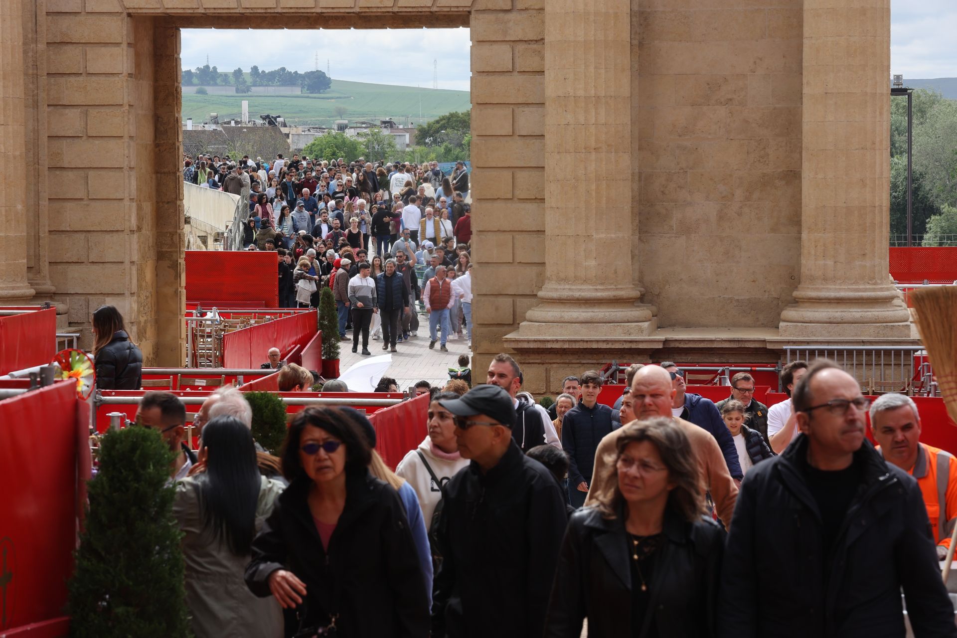 El ambiente del turismo este Jueves Santo en Córdoba, en imágenes