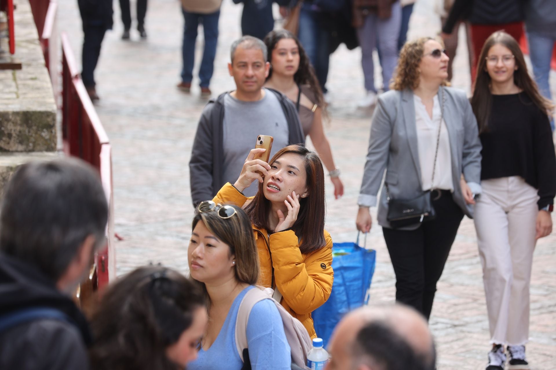 El ambiente del turismo este Jueves Santo en Córdoba, en imágenes