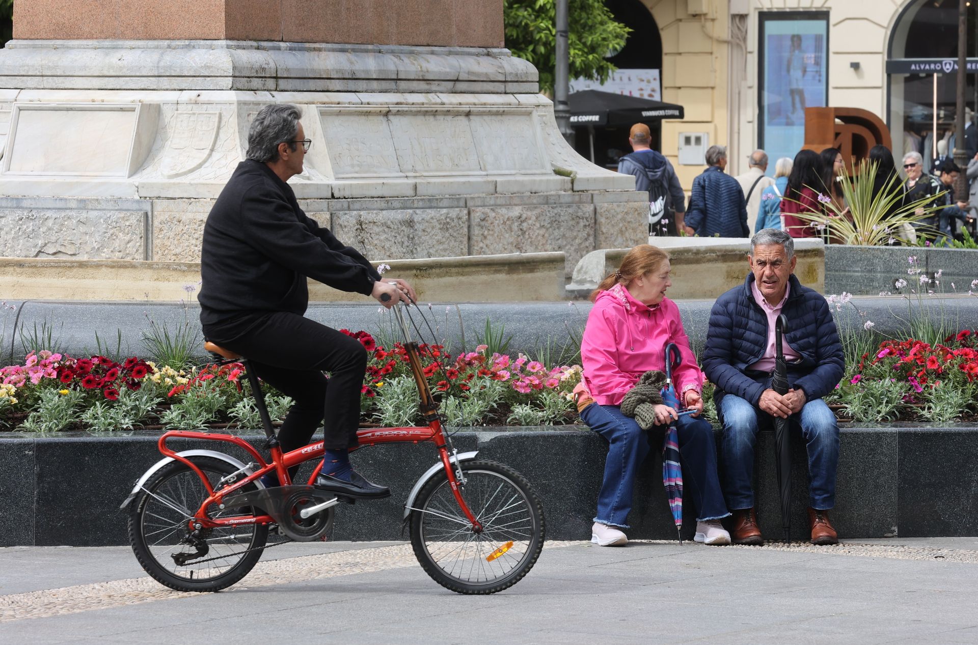 El ambiente del turismo este Jueves Santo en Córdoba, en imágenes