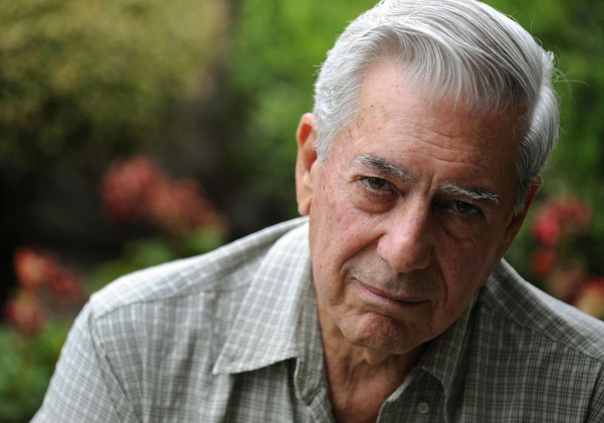El escritor Mario Vargas llosa