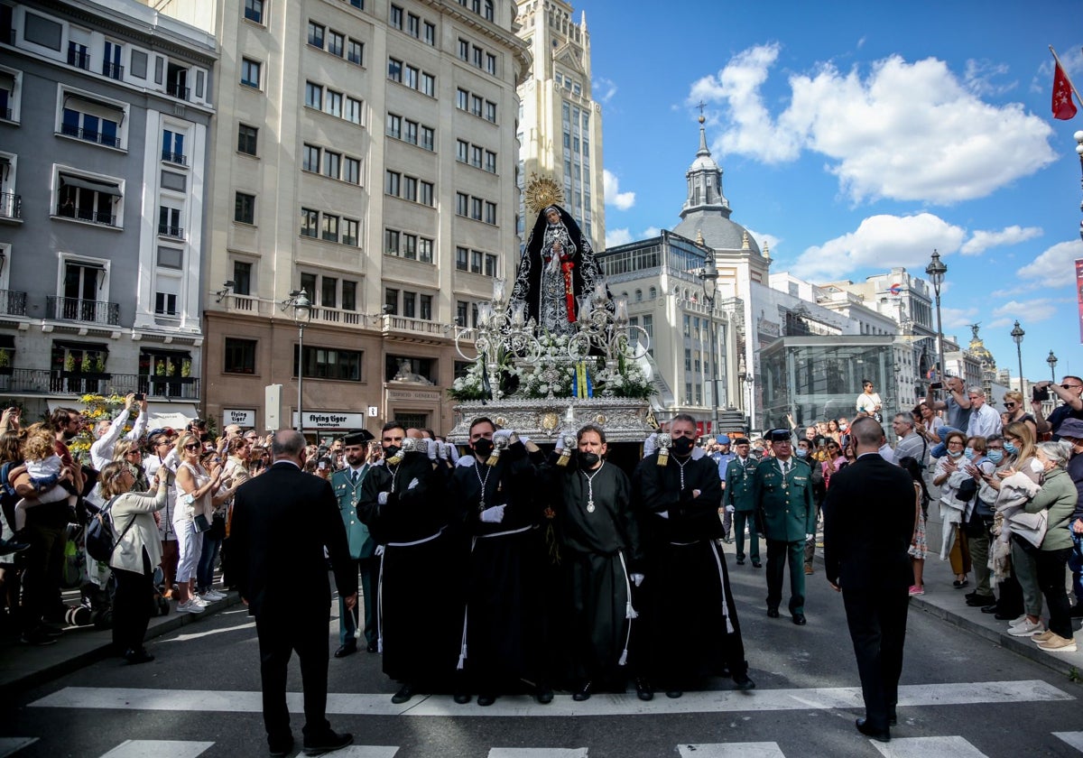 Virgen de la Soledad por la calle de Alcalá en 2023
